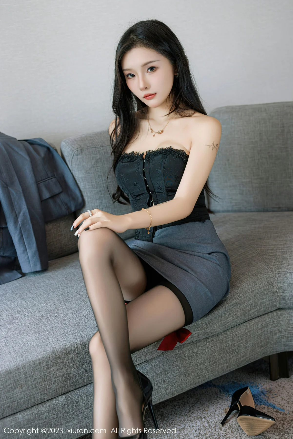 XiuRen 秀人 No.7511  七七kiko  灰色西服性感写真3 - 5