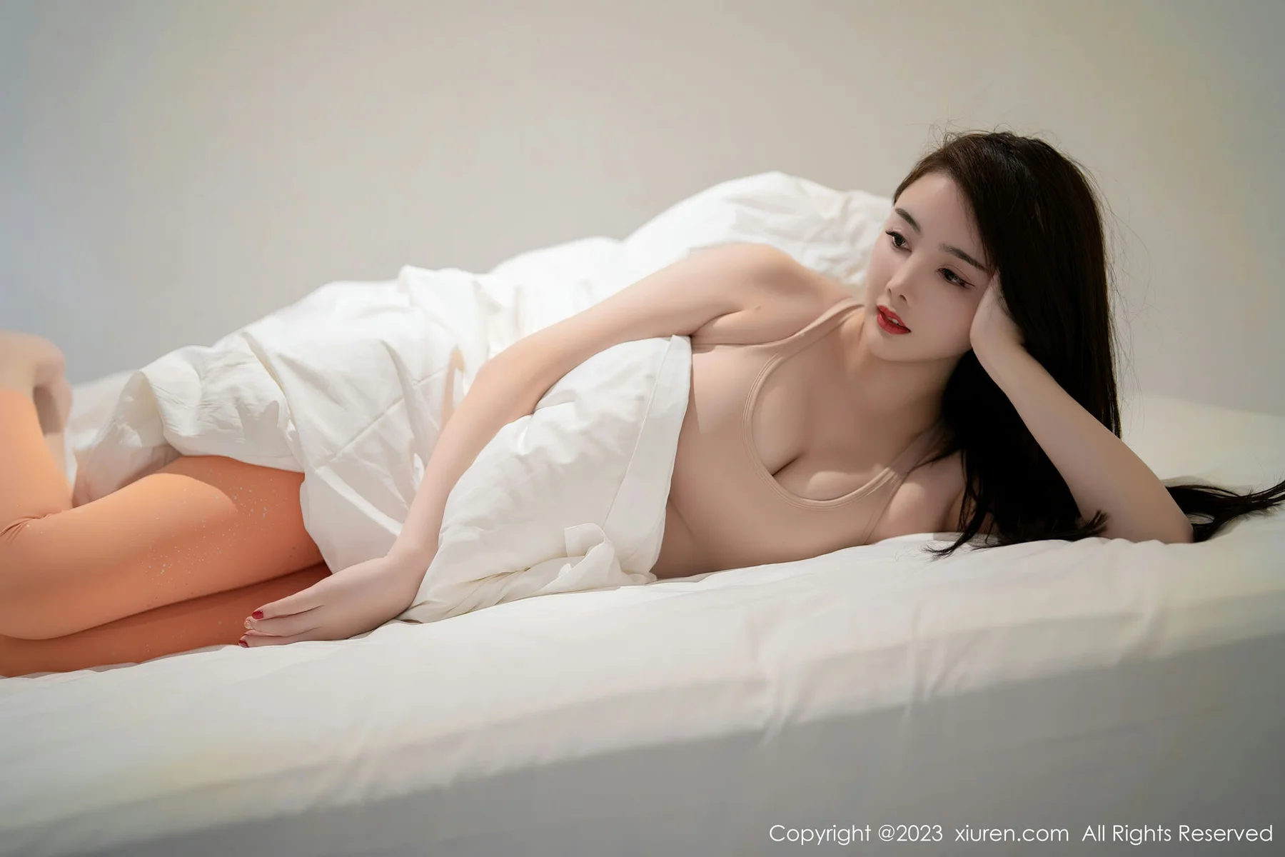 XiuRen 秀人 No.7517  summer宝宝 诱人原色丝袜性感写真 - 7