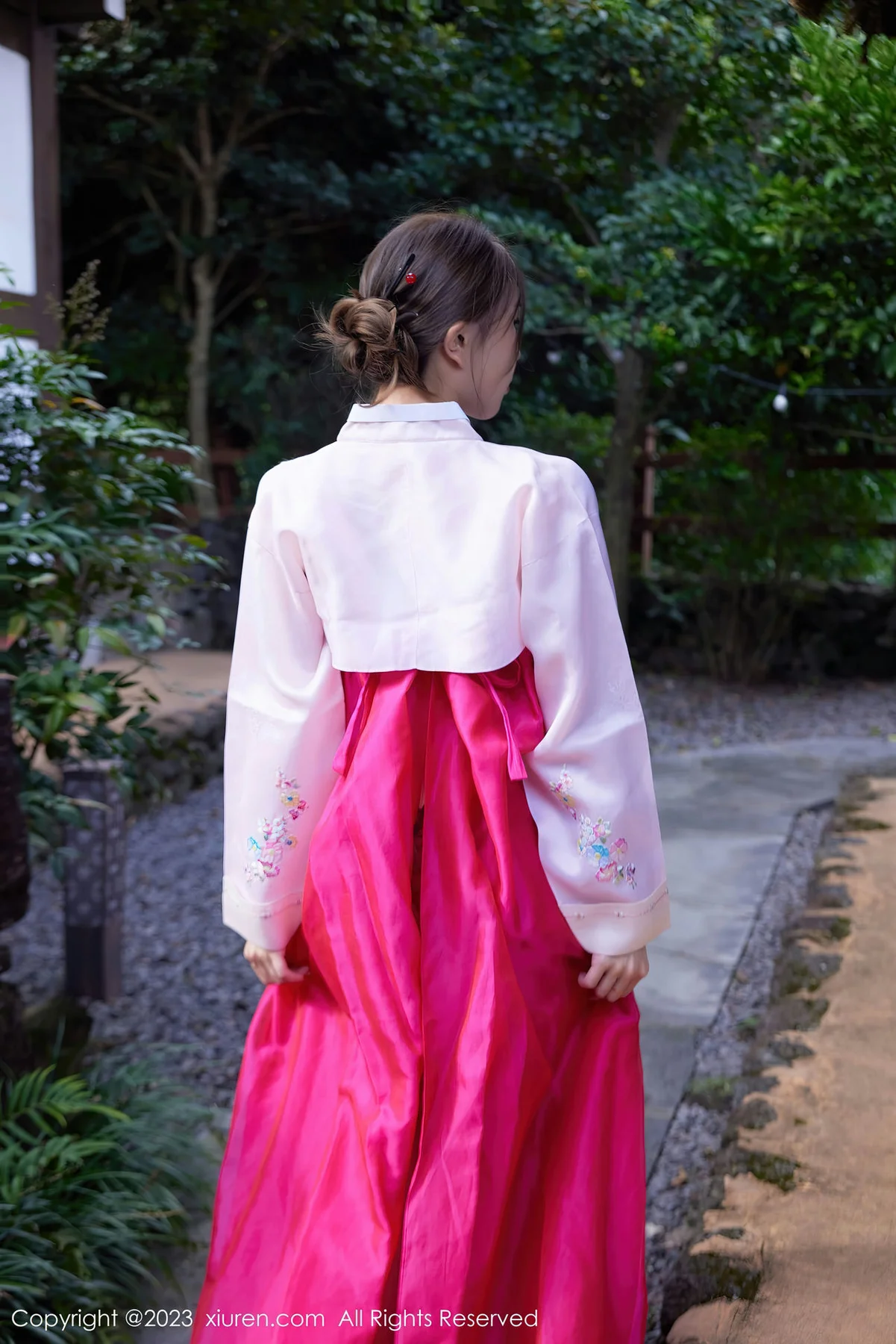 XiuRen 秀人 No.7522  tina_甜仔  红色打长今服饰济州岛旅拍33 - 2