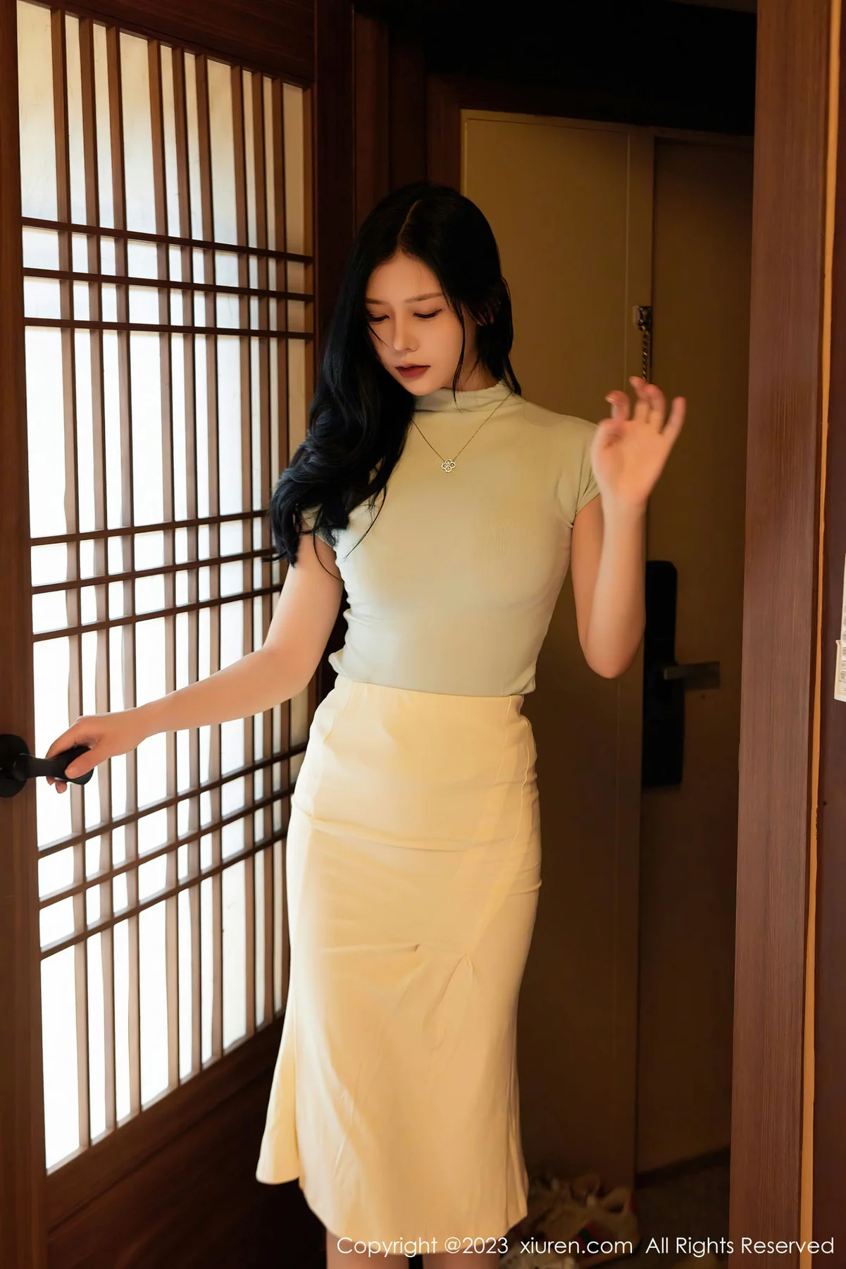 XiuRen 秀人 No.7531 尹甜甜 浅色内衣济州岛旅拍1 - 3