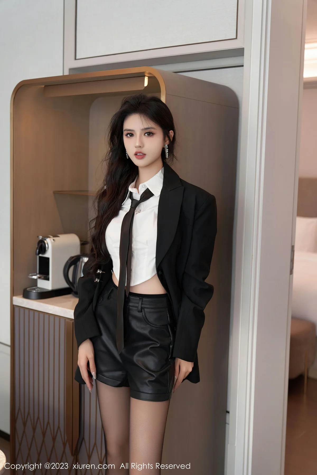 XiuRen 秀人 No.7560  浅浅Danny 丰腴曼妙身姿写真1 - 4