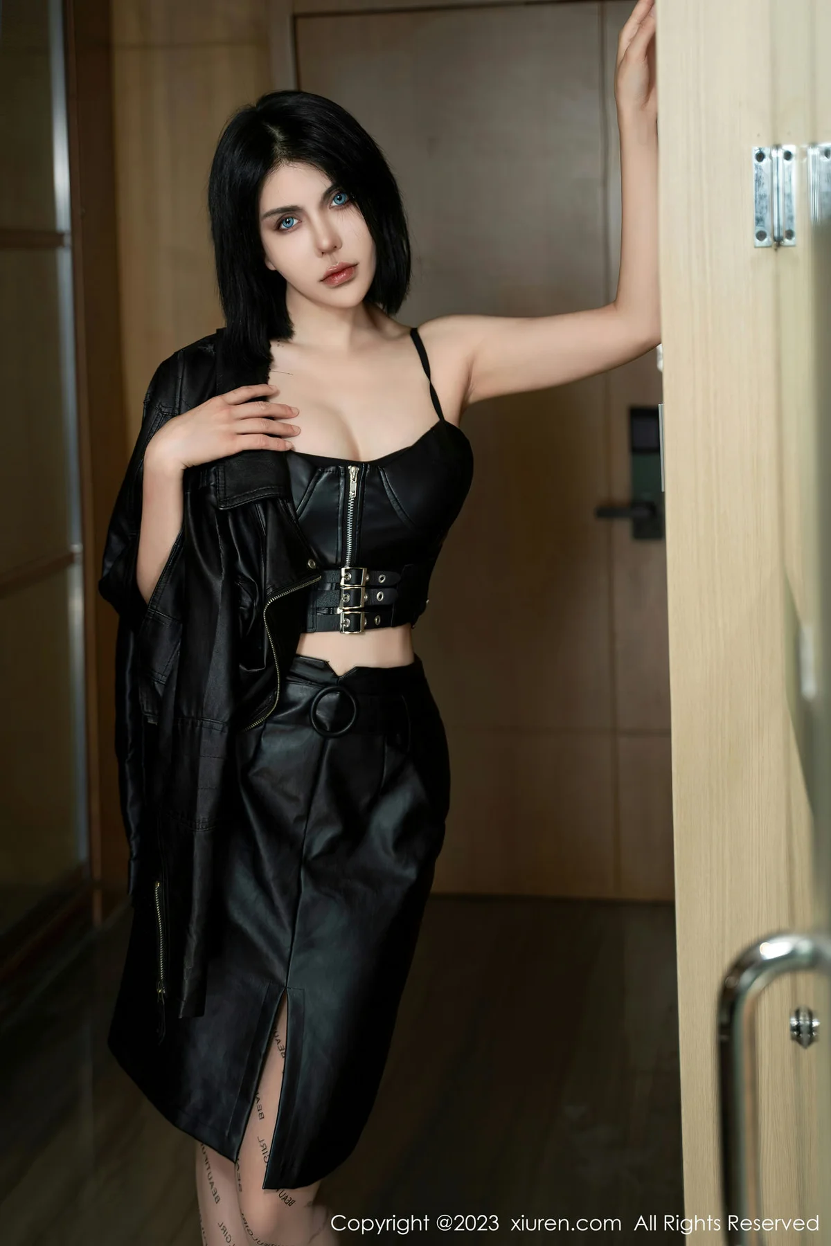 XiuRen 秀人 No.7581  中俄混血 金纯一性感写真 - 3