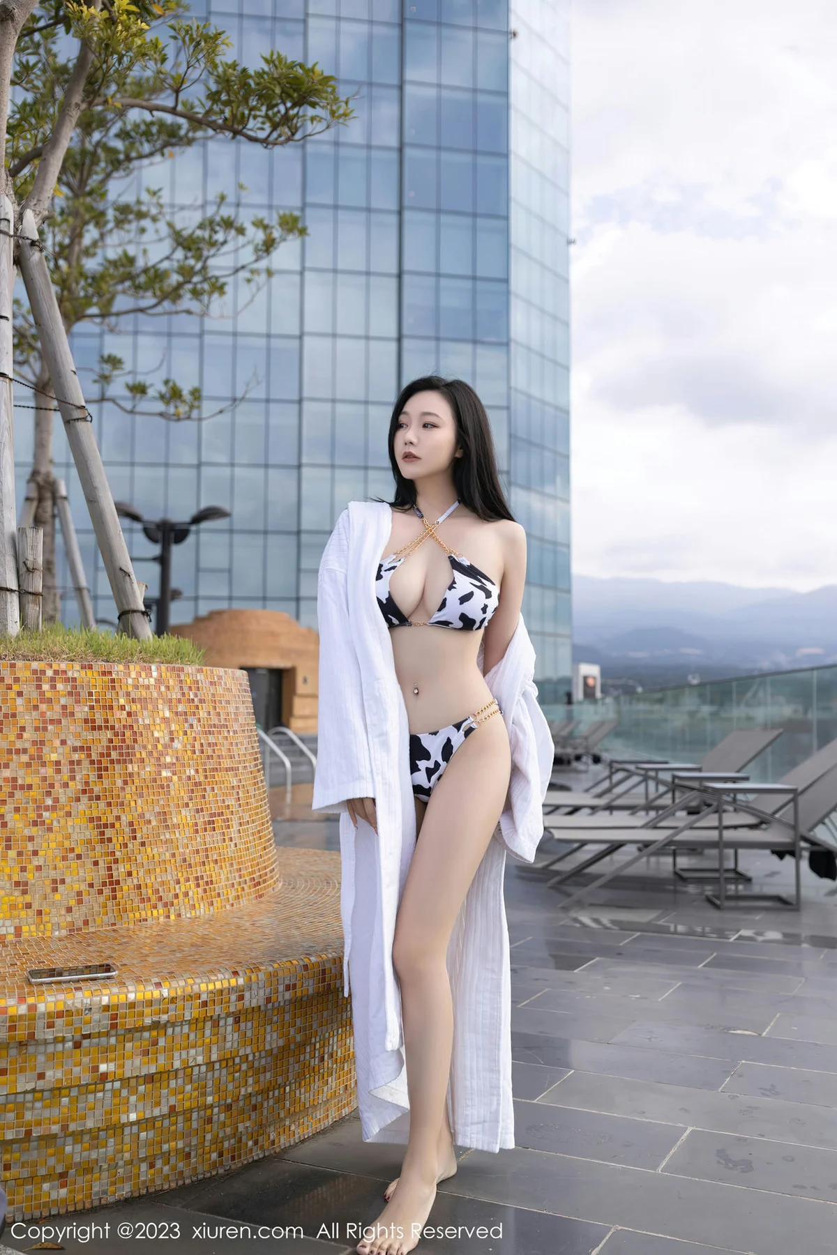 XiuRen 秀人 No.7589  安然anran 奶牛装比基尼日本旅拍2 - 3