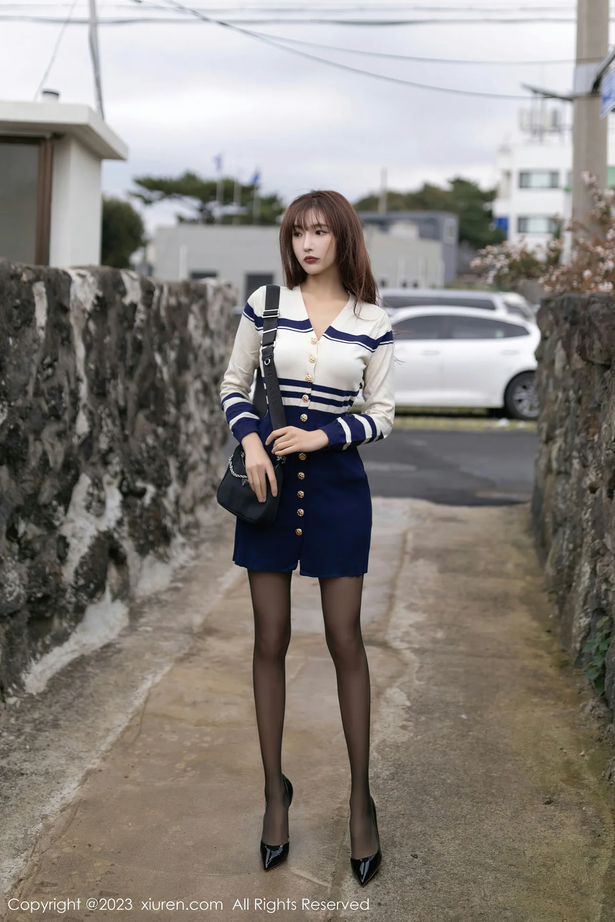 XiuRen 秀人 No.7606  陆萱萱 魅惑黑丝济州岛旅拍111 - 1