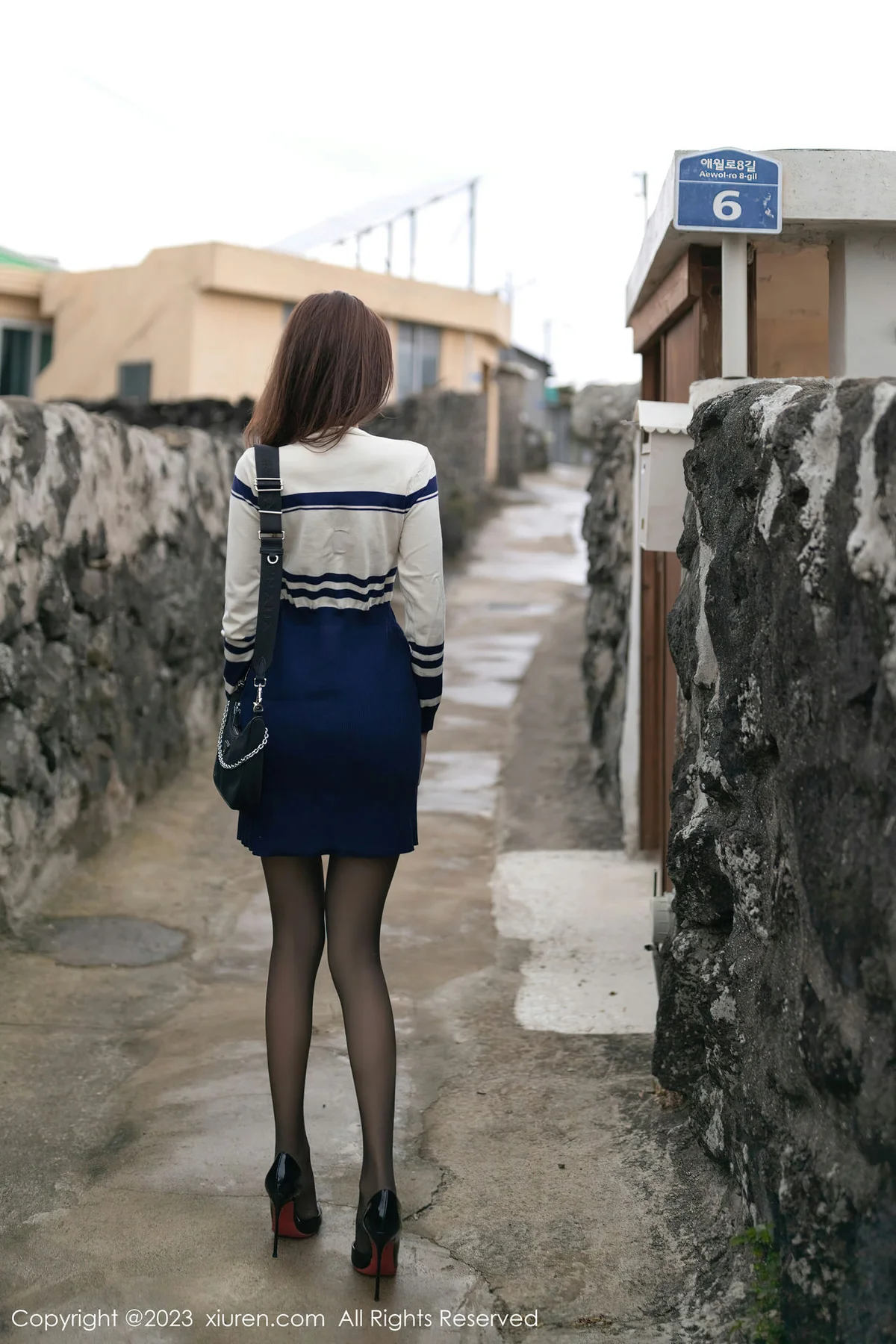 XiuRen 秀人 No.7606  陆萱萱 魅惑黑丝济州岛旅拍111 - 3