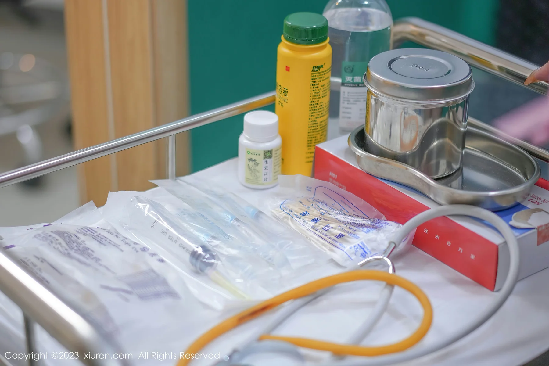 XiuRen 秀人 No.7609  妲己_Toxic 粉色情趣护士性感写真1 - 3