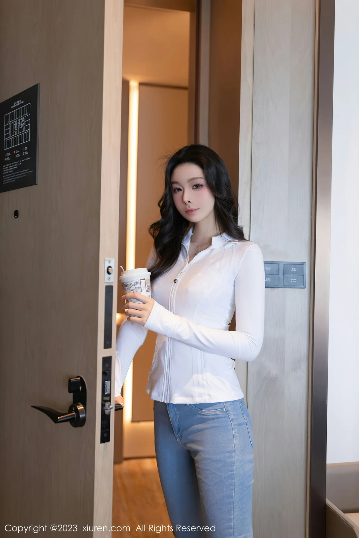 XiuRen 秀人 No.7639  小逗逗 黑色网格情趣日本旅拍写真1 - 1