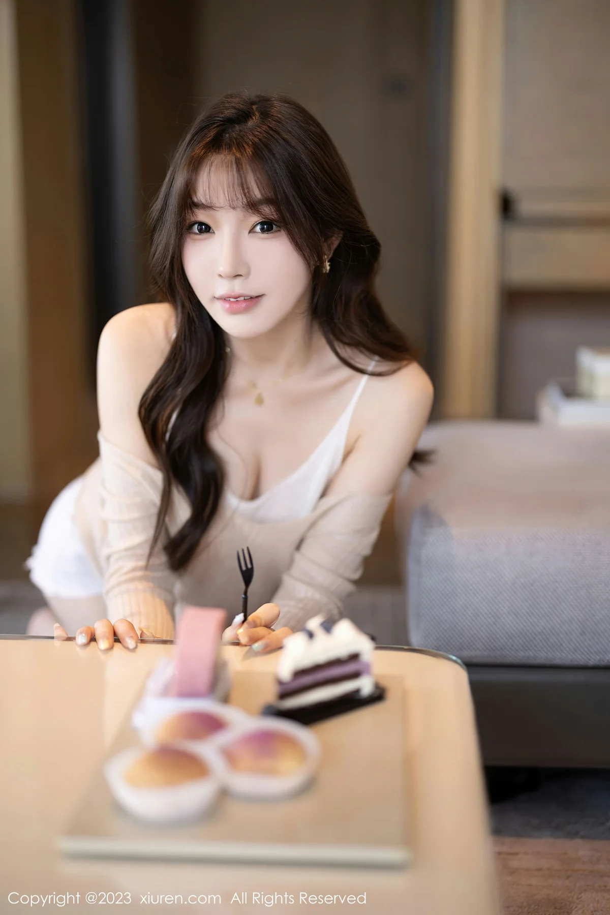 XiuRen 秀人 No.7647  徐莉芝Booty 暖灰色上衣性感写真1 - 10