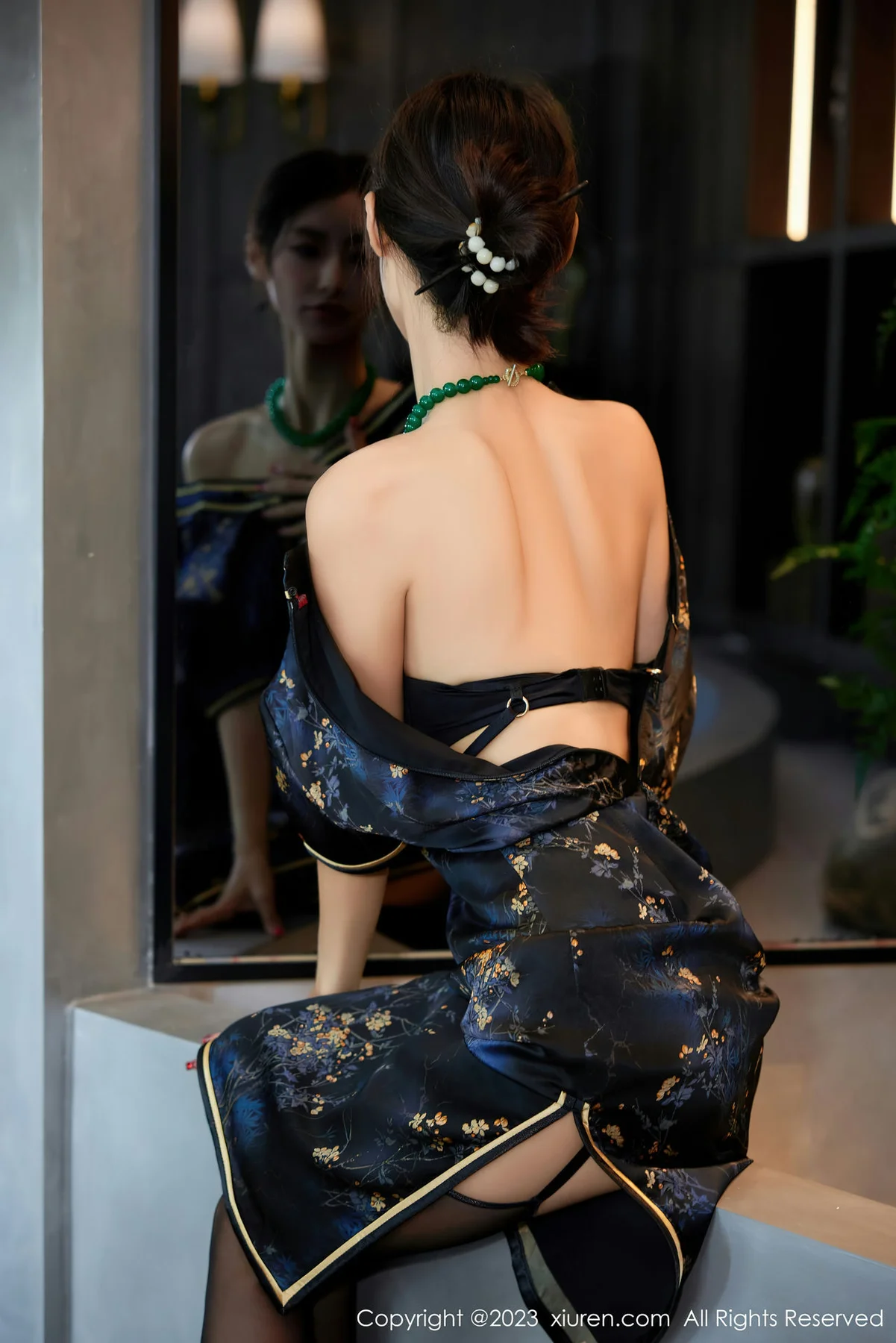 XiuRen 秀人 No.7656  lingyu69 深色旗袍服饰性感写真1 - 9