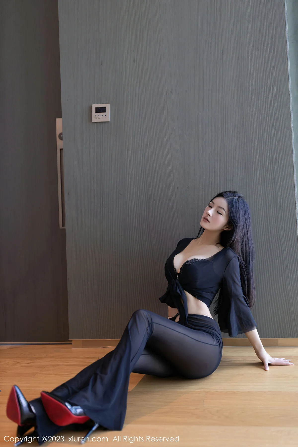 XiuRen 秀人 No.7660  谭小灵 蕾丝内衣济州岛旅拍1 - 4