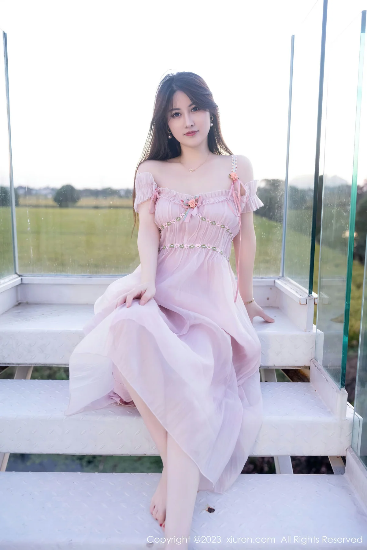 XiuRen 秀人 No.7666  诗诗kiki 魅惑灰丝性感写真1 - 4