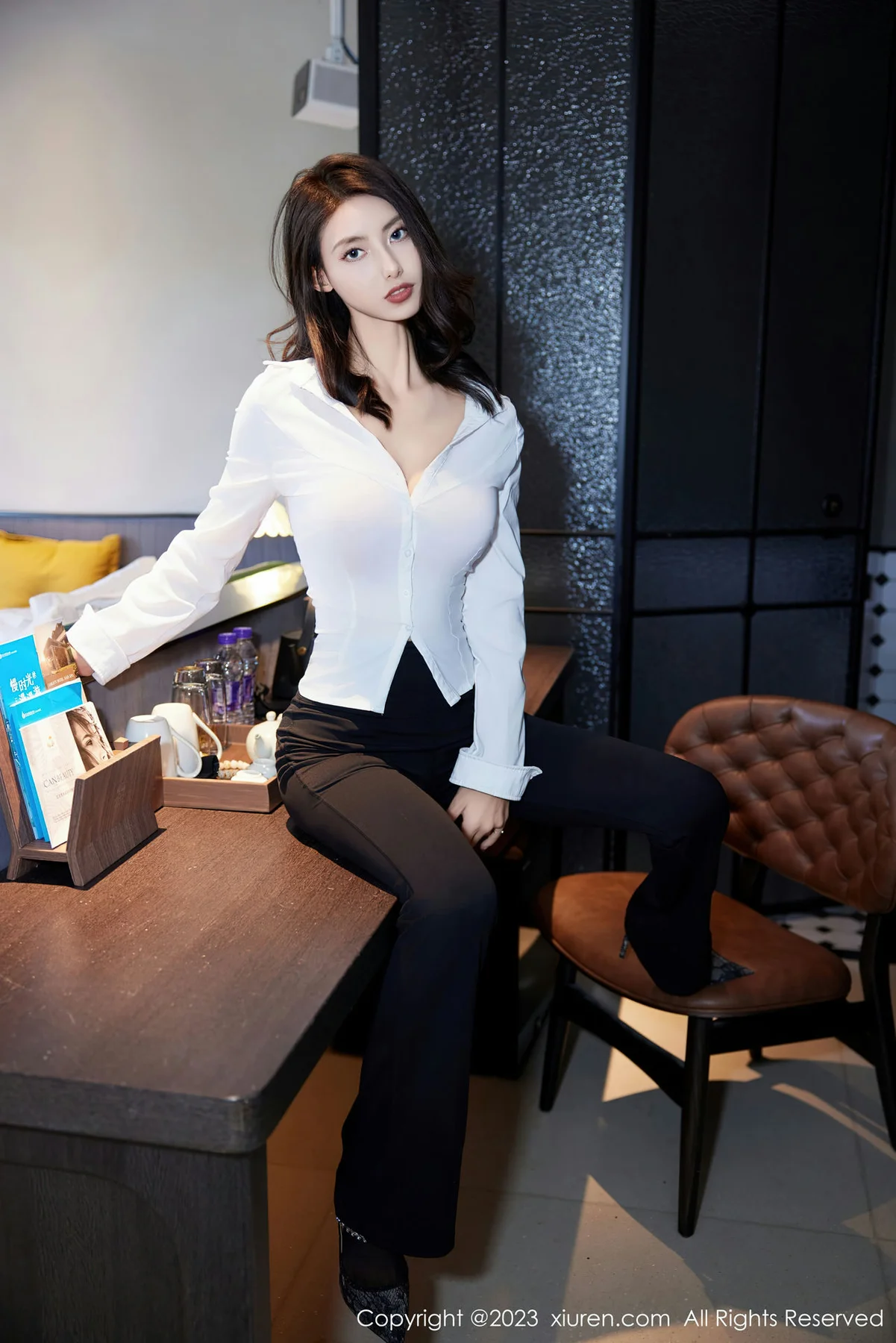 XiuRen 秀人 No.7692  lingyu69 黑色短裙性感写真 - 3