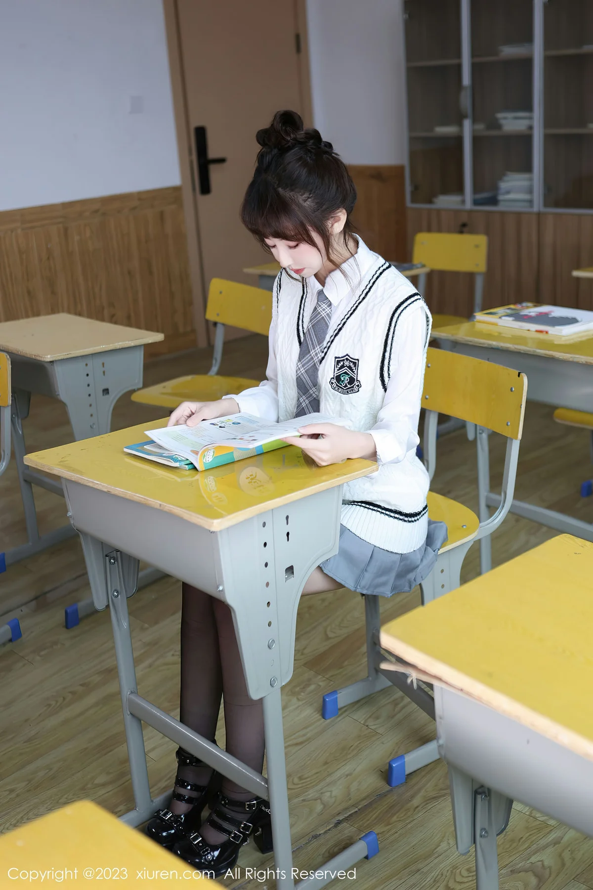 XiuRen 秀人 No.7712  白笑笑 白色学妹制服性感写真1 - 1