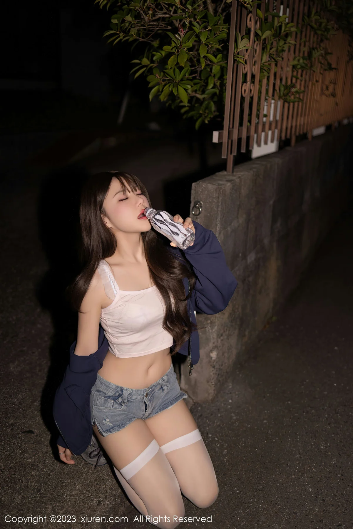 XiuRen 秀人 No.7817  鱼子酱Fish 超短牛仔裤性感写真1 - 4