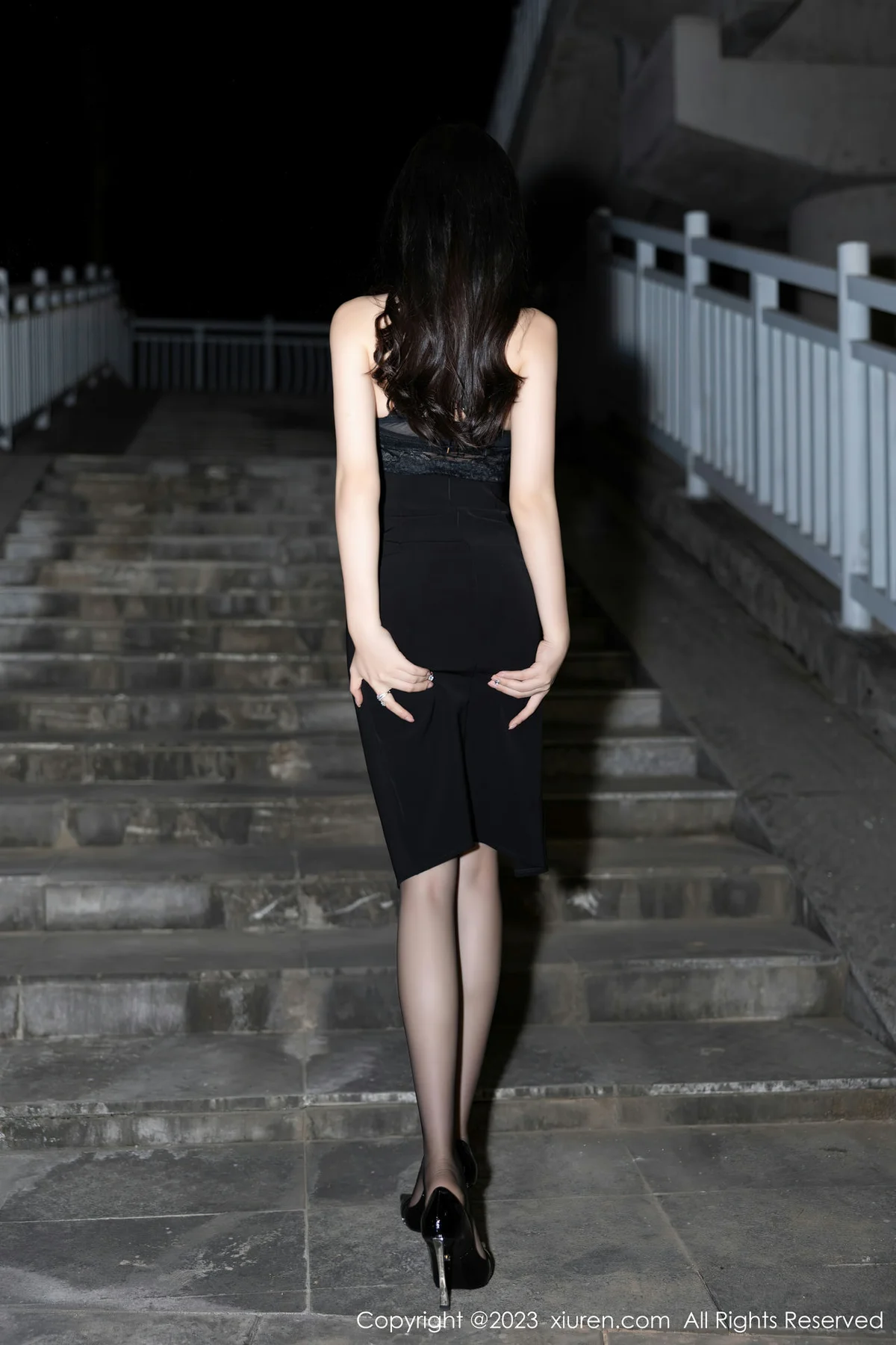 XiuRen 秀人 No.7820  徐莉芝Booty 性感爆乳私房套图111 - 3