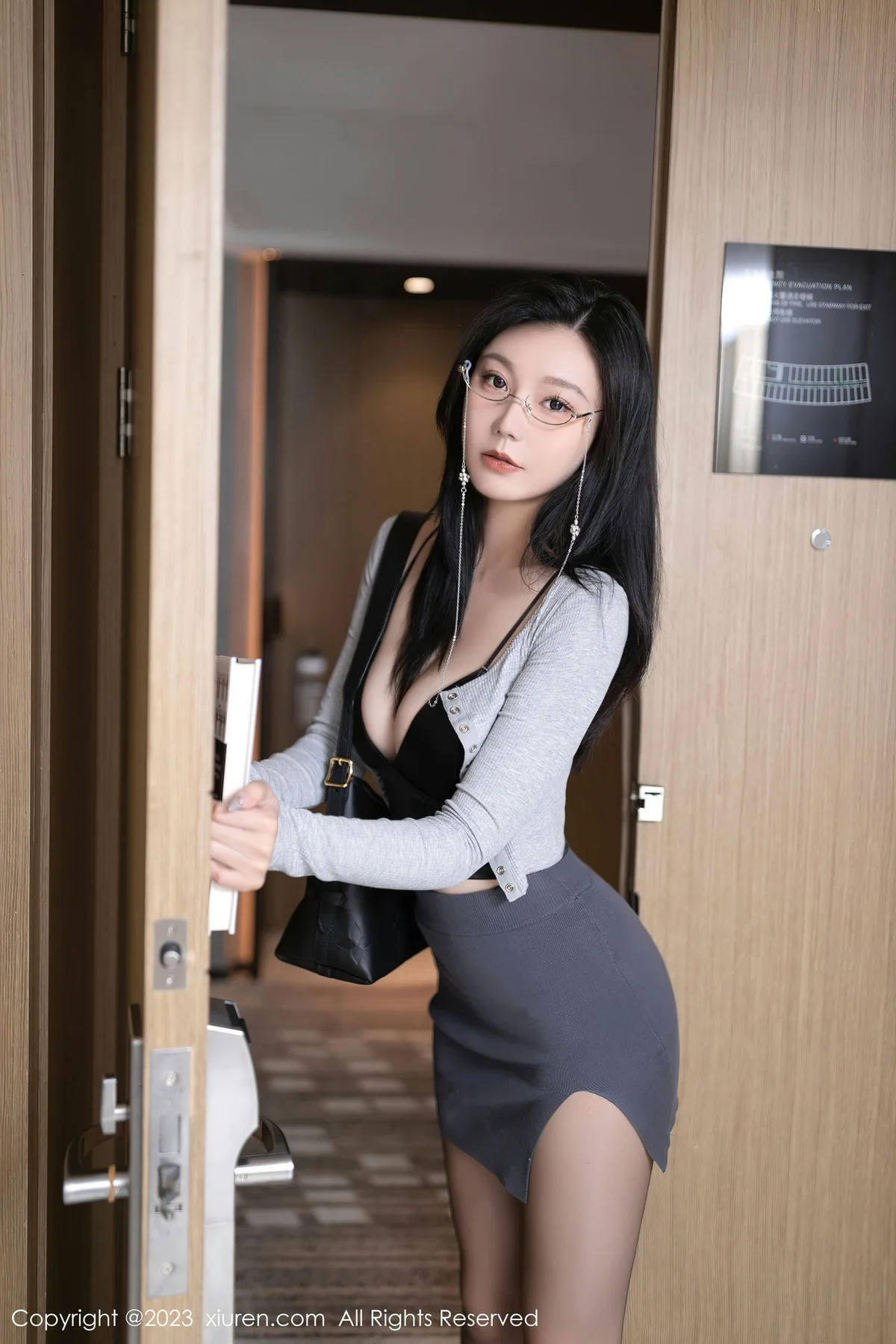 XiuRen 秀人 No.7831  安然anran 家庭教师角色扮演日本旅拍1 - 3