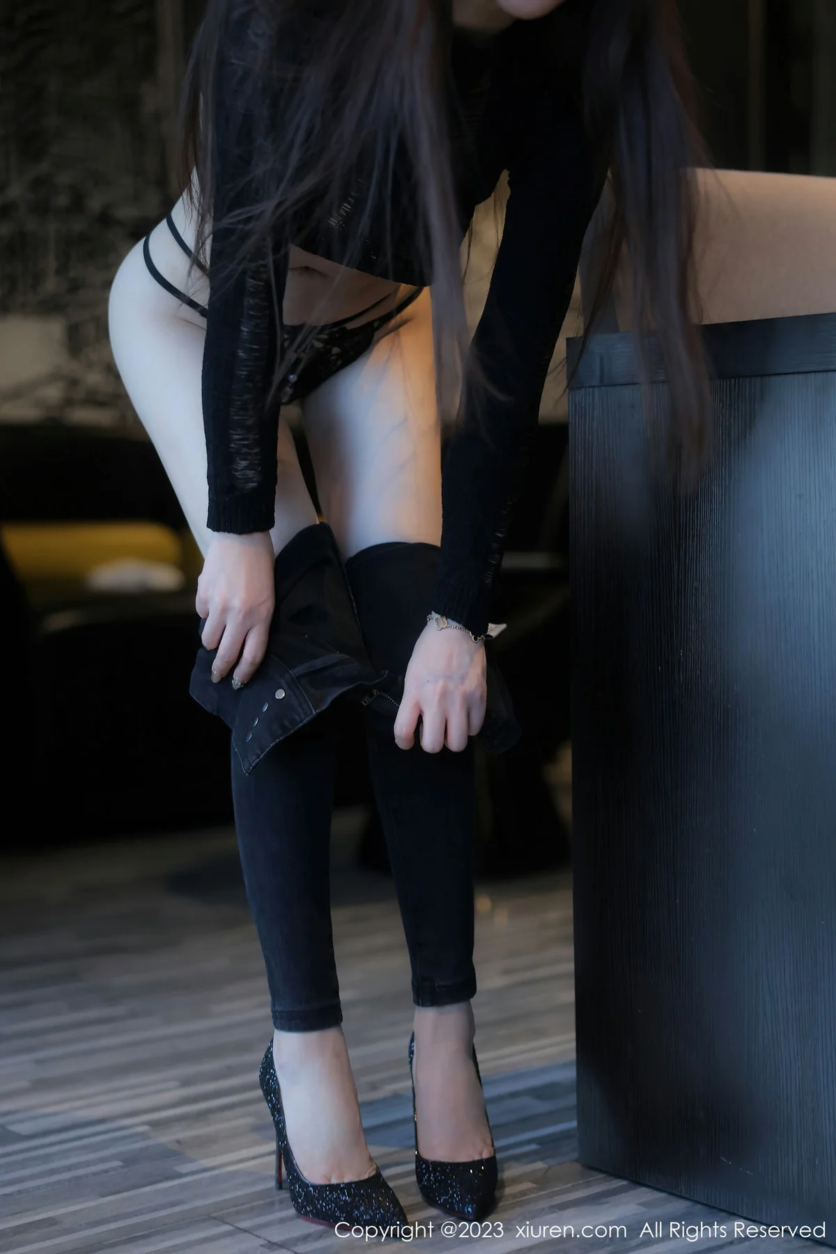 XiuRen 秀人 No.7836  雨儿baby 黑色网纱上衣性感写真1 - 6