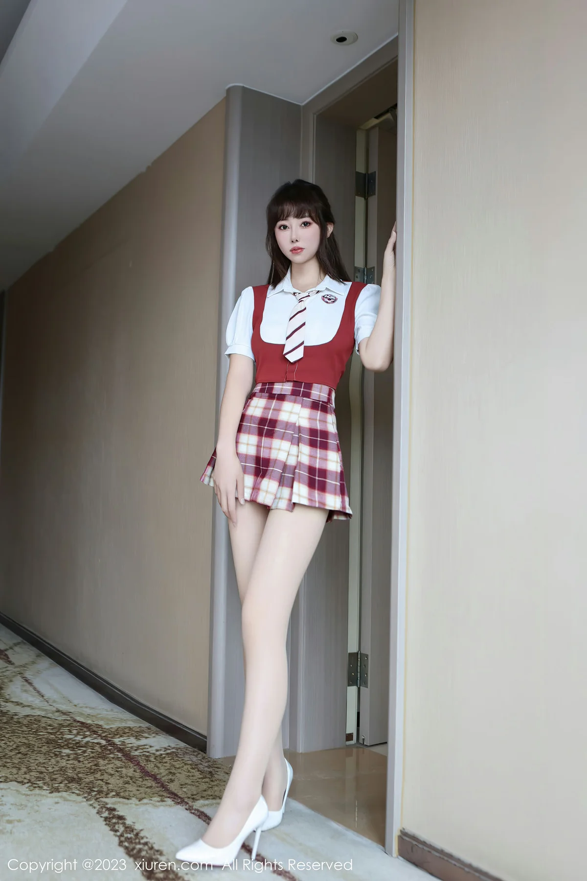 XiuRen 秀人 No.7851  金tiao 红色轻透内衣性感写真22 - 1