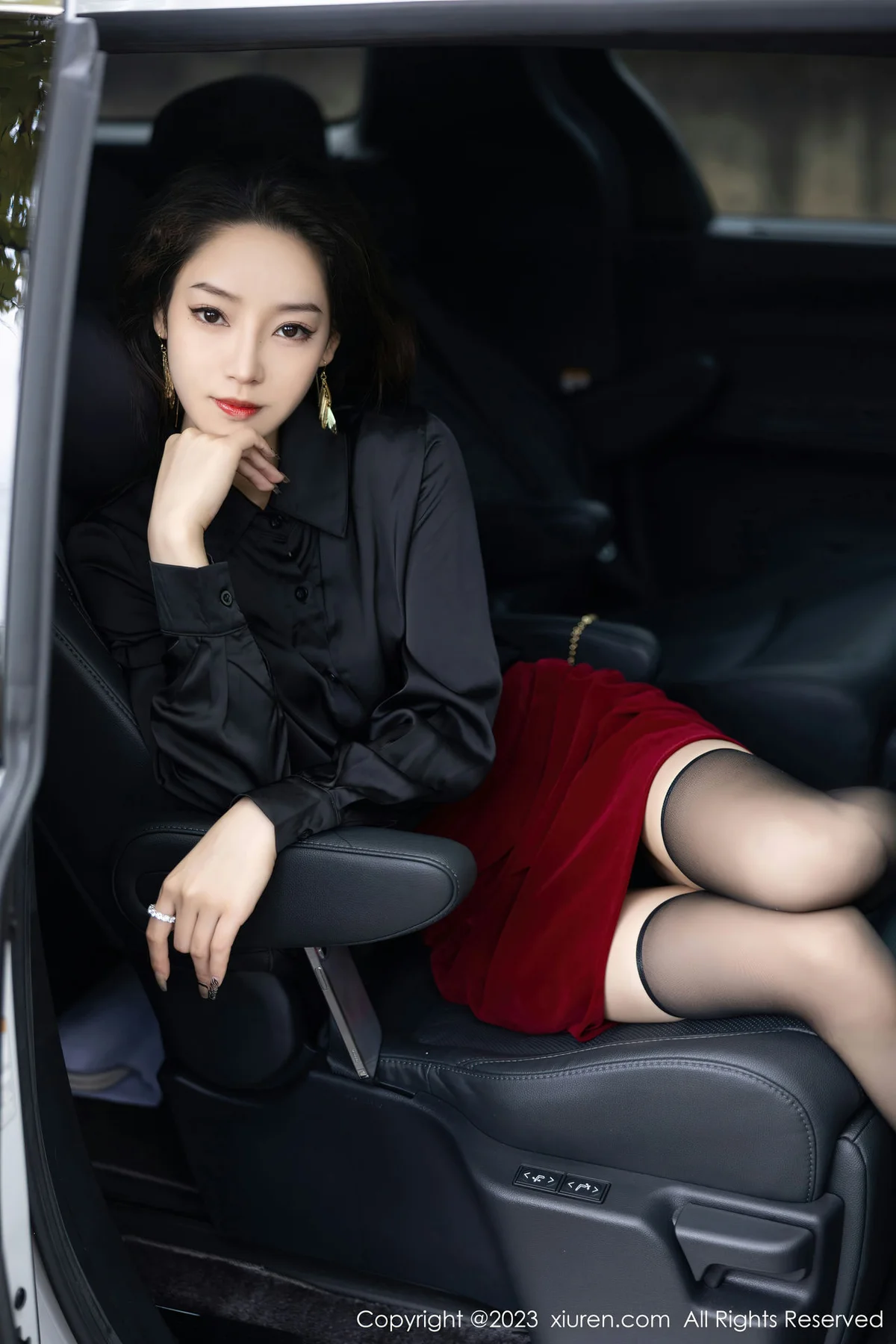 XiuRen 秀人 No.7867  苏曼兮 魅惑黑丝性感写真1 - 4