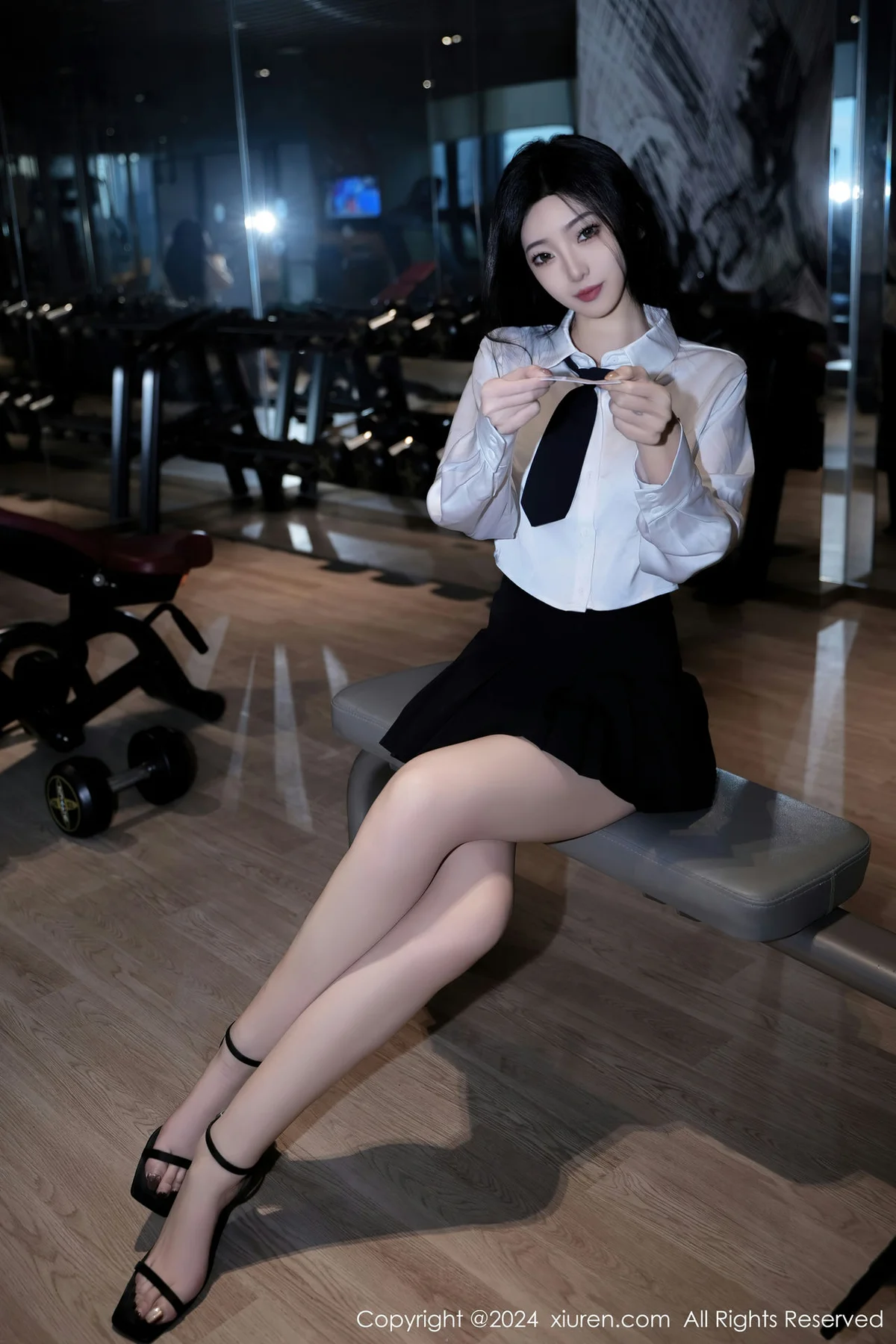 XiuRen 秀人 No.7894  安琪Yee 黑色短裙性感写真 - 1