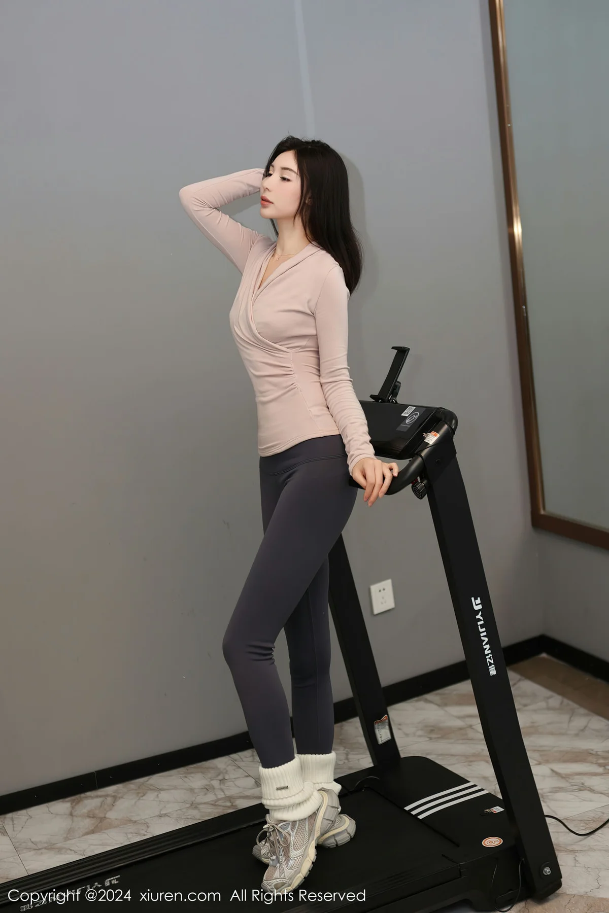 XiuRen 秀人 No.7909  曼柔 感灰色运动裤性感写真 - 2