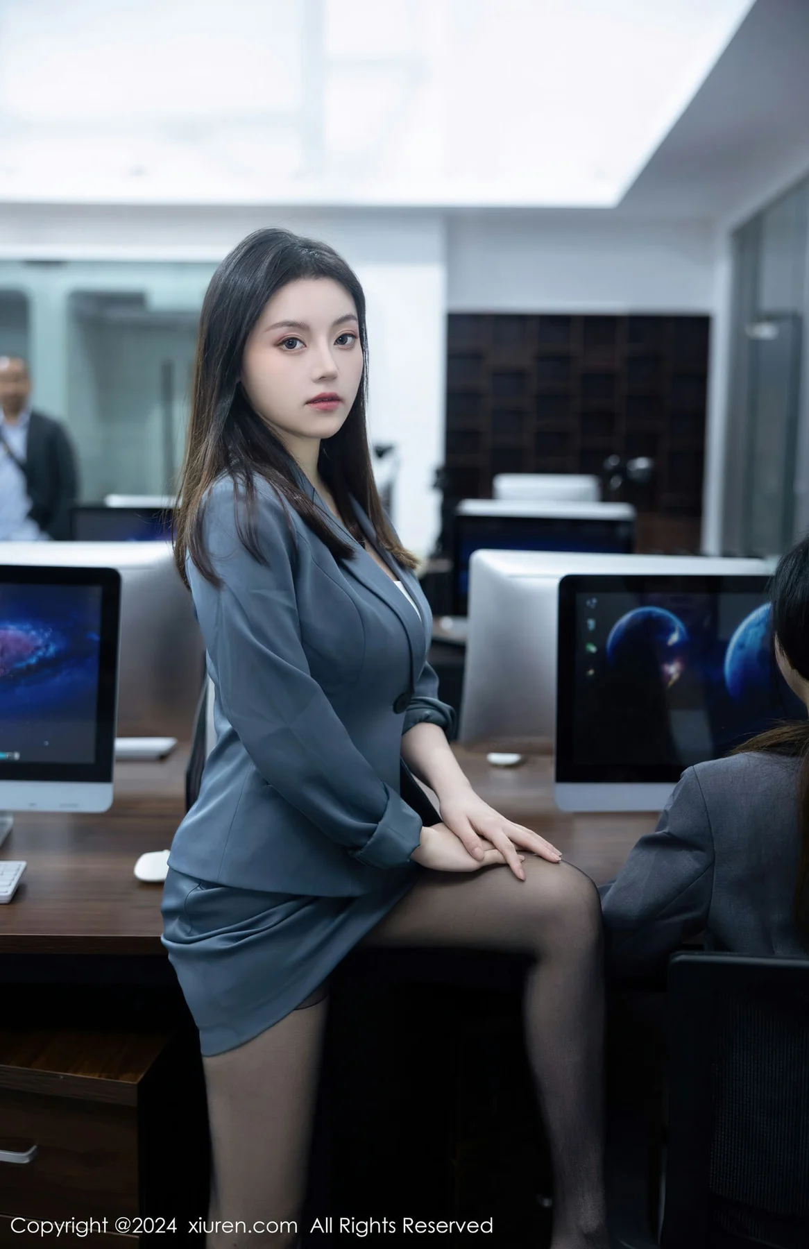 XiuRen 秀人 No.7923  豆瓣酱模特合集写真OL装扮11 - 1