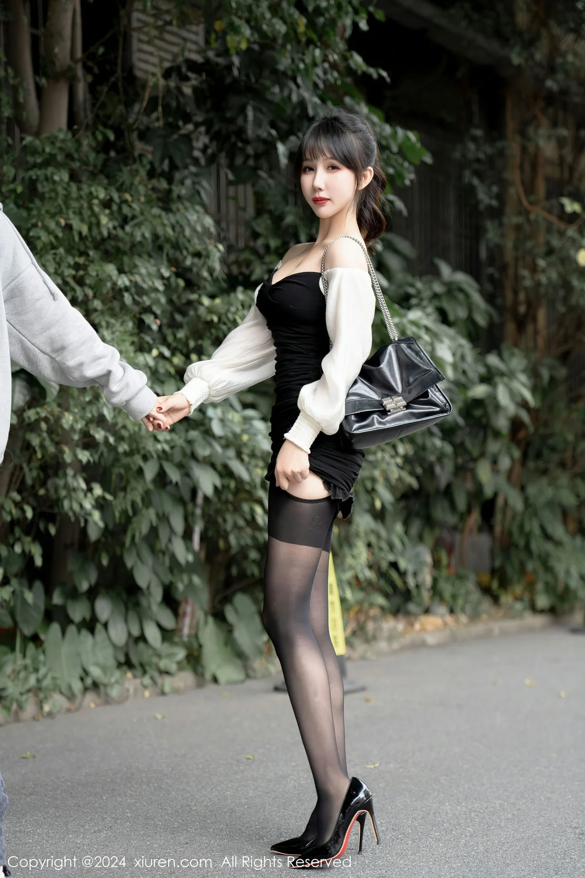 XiuRen 秀人 No.7930 波巧酱 【Al女友】首次创新创作性感写真 - 1