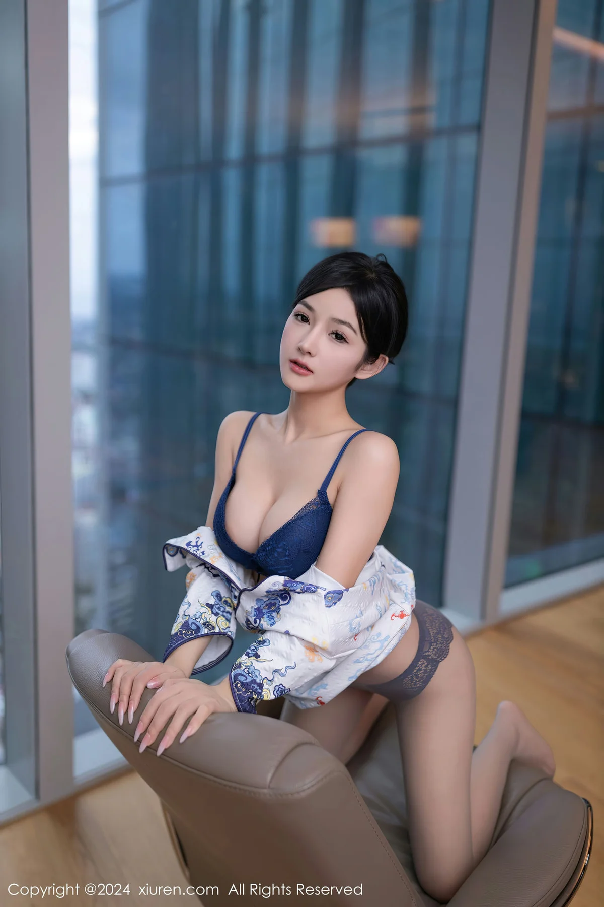 XiuRen 秀人 No.7933  谭小灵 白色空姐制服性感写真1 - 1