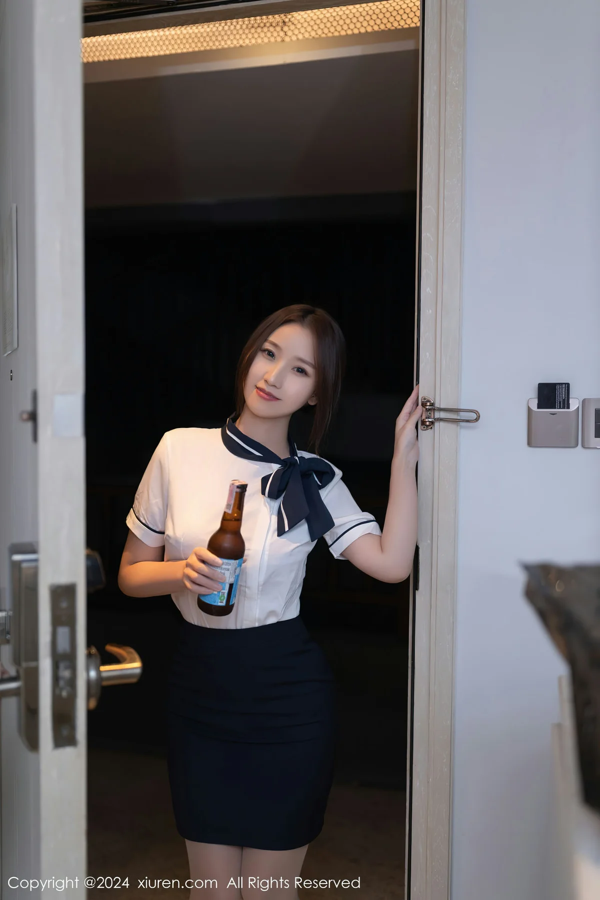 XiuRen 秀人 No.7938  杏子Yada 空姐制服师兄机长性感写真3 - 2