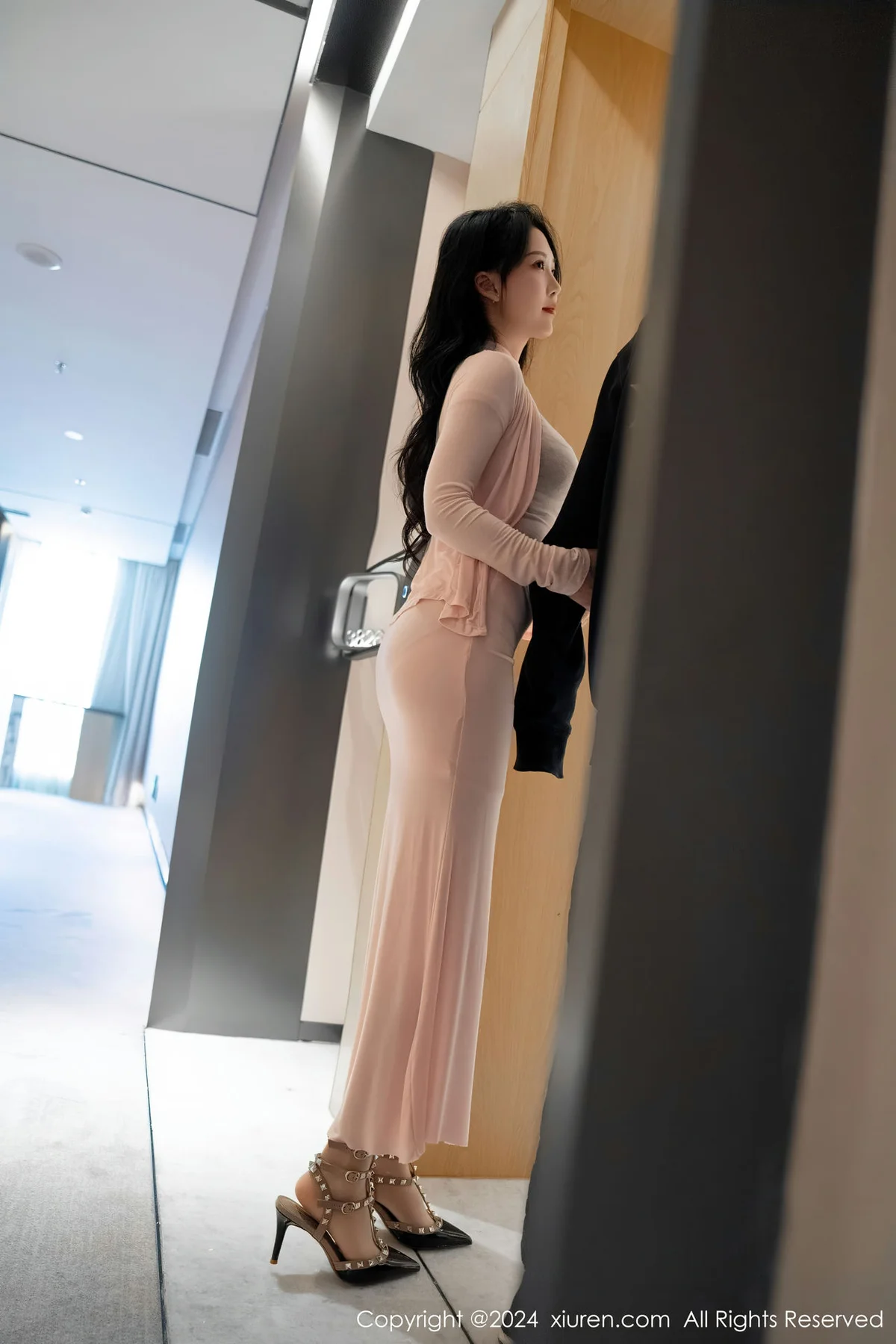 XiuRen 秀人 No.7945  利世 白色轻透上衣性感写真11 - 1