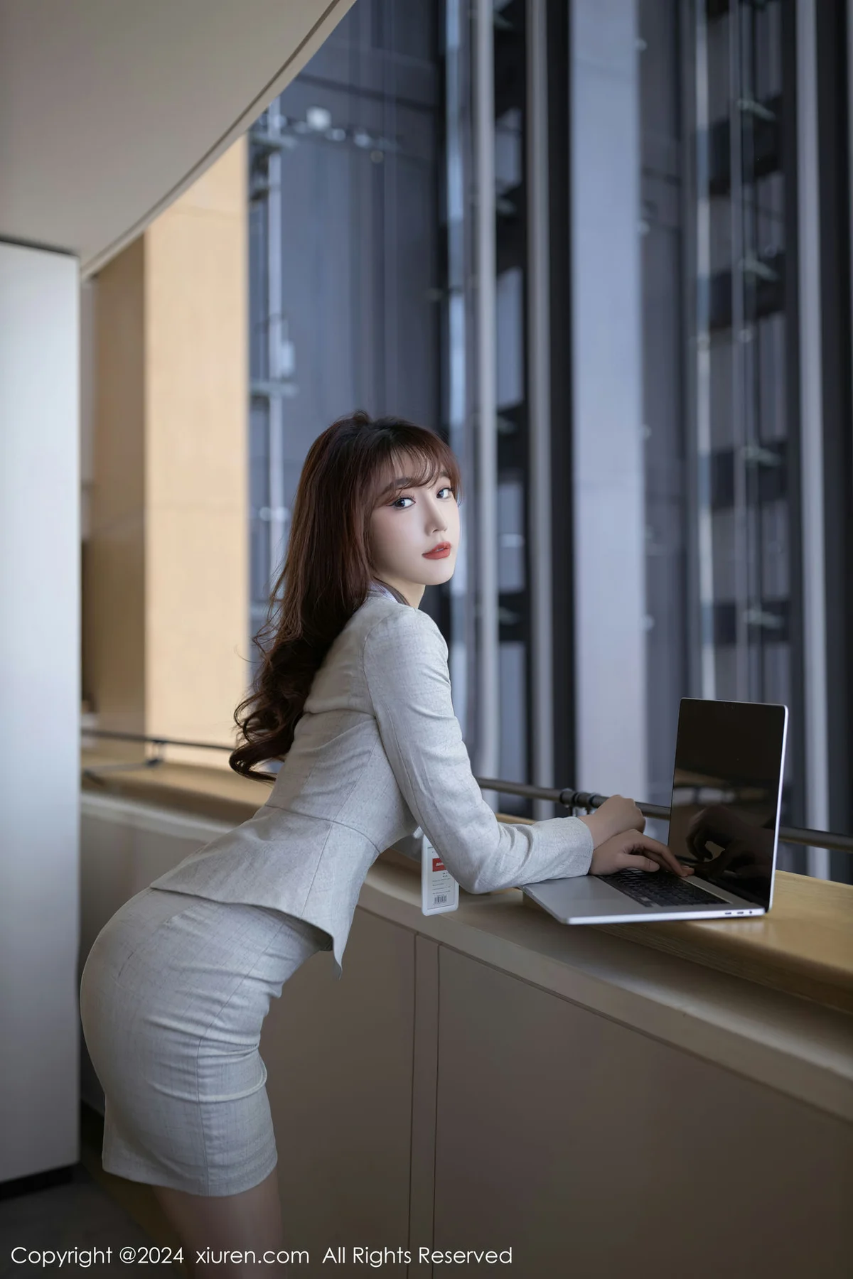 XiuRen 秀人 No.7949  陆萱萱 浅灰色Ol服饰泰国旅拍111 - 1