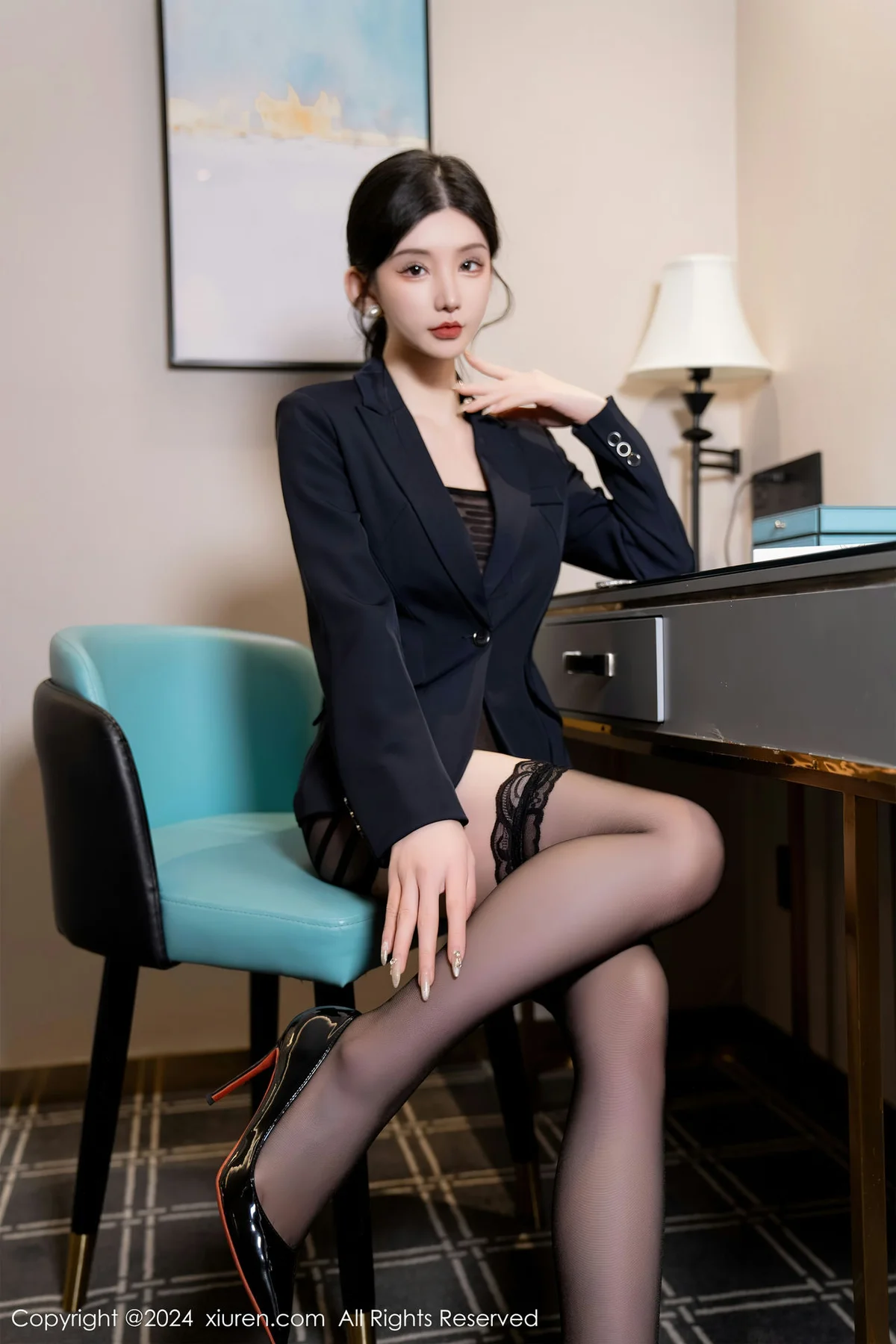 XiuRen 秀人 No.7956  周于希Sally  主题《丝袜销售员》性感写真11 - 10