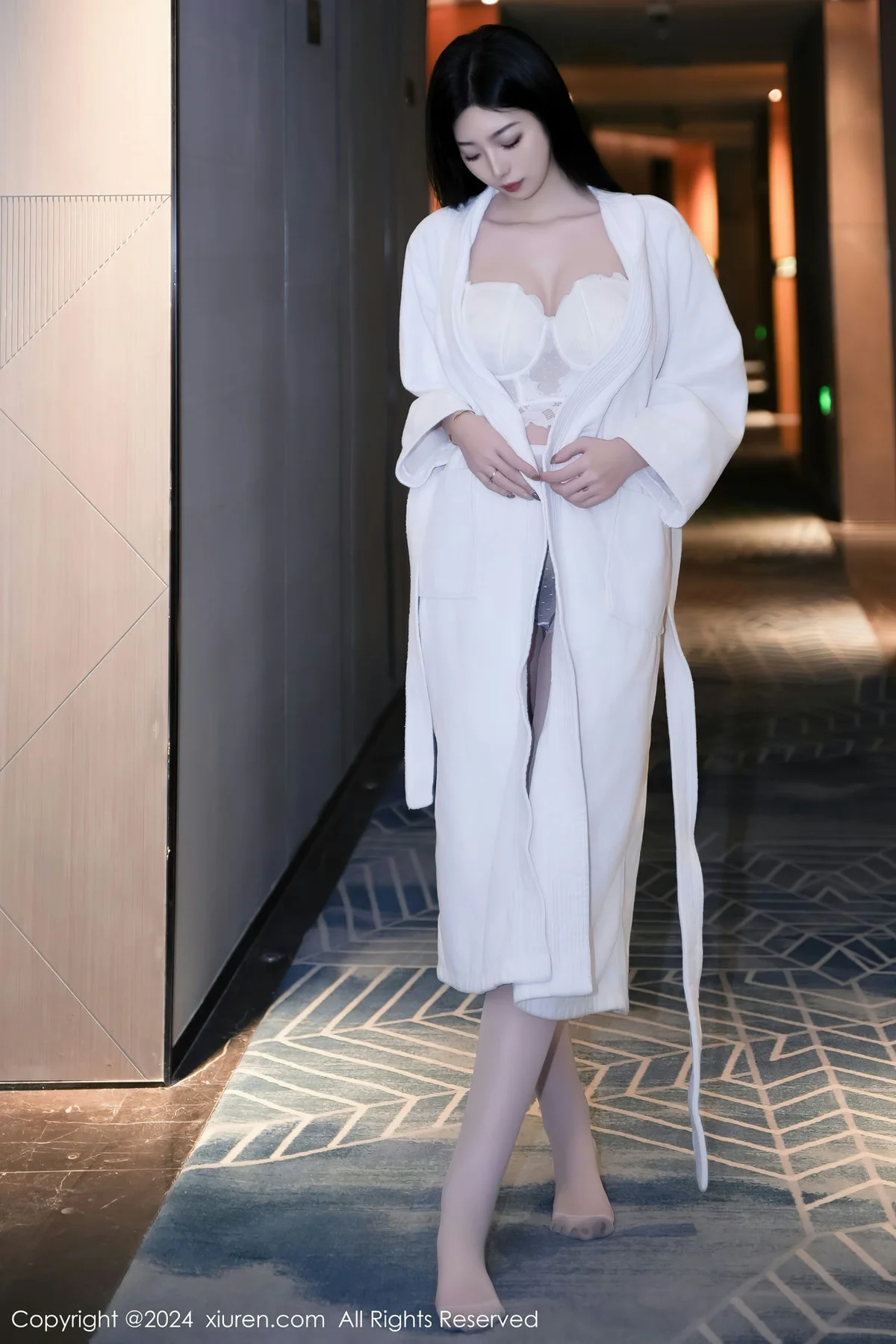 XiuRen 秀人 No.7960  安琪Yee 白色睡袍性感写真3 - 7