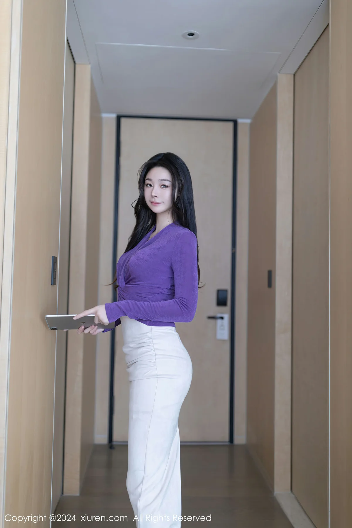 XiuRen 秀人 No.7982  小逗逗 基金经理角色扮演性感写真1 - 3