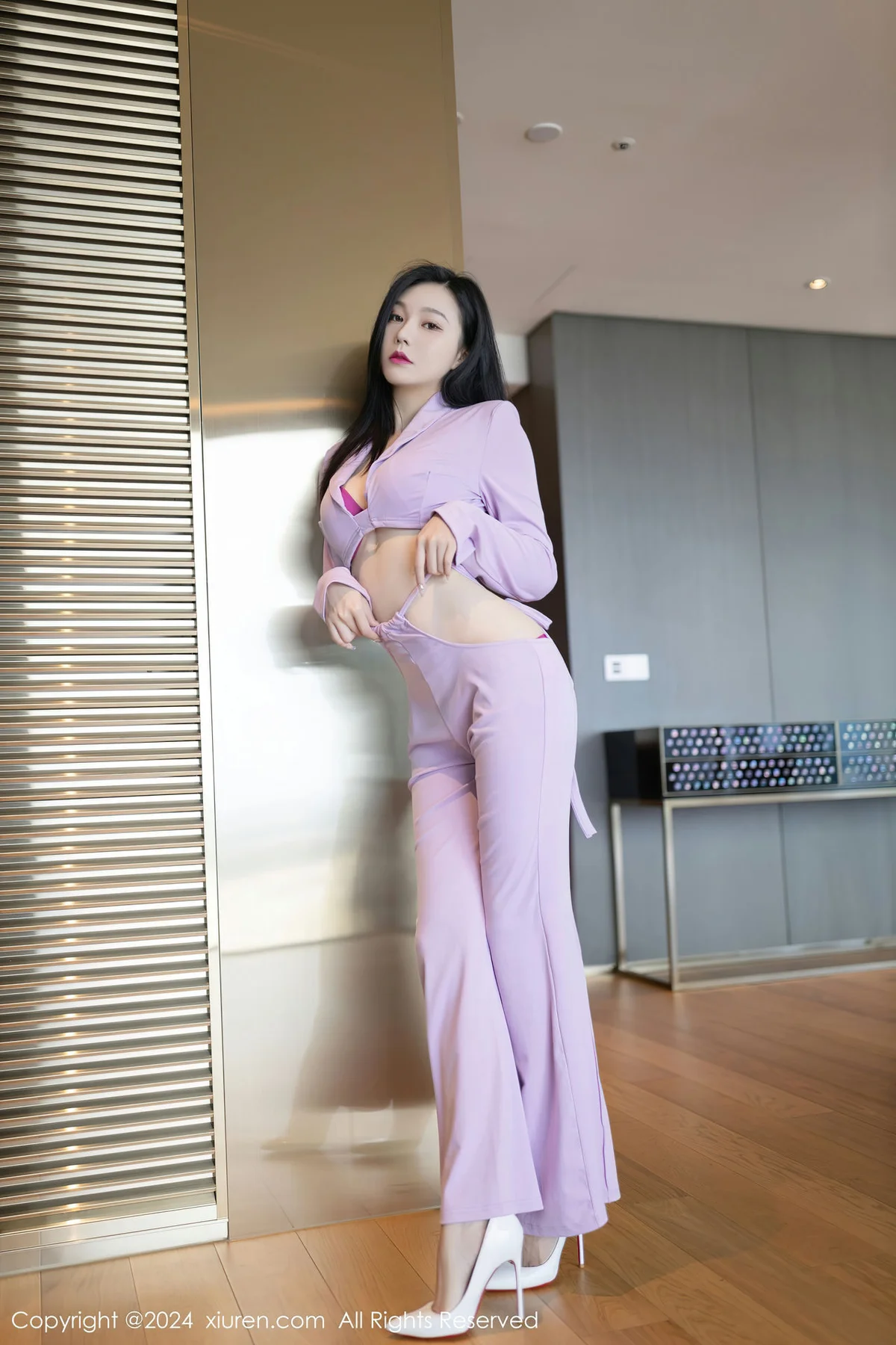 XiuRen 秀人 No.8006  安然anran 白色丝袜性感写真1 - 3