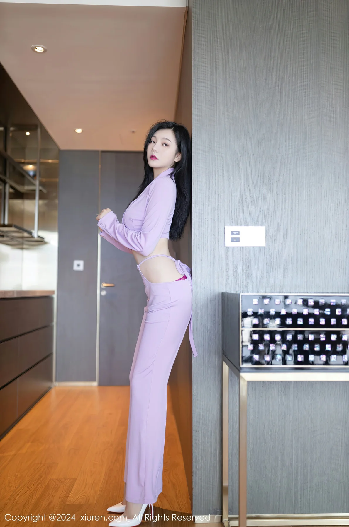 XiuRen 秀人 No.8006  安然anran 白色丝袜性感写真1 - 4