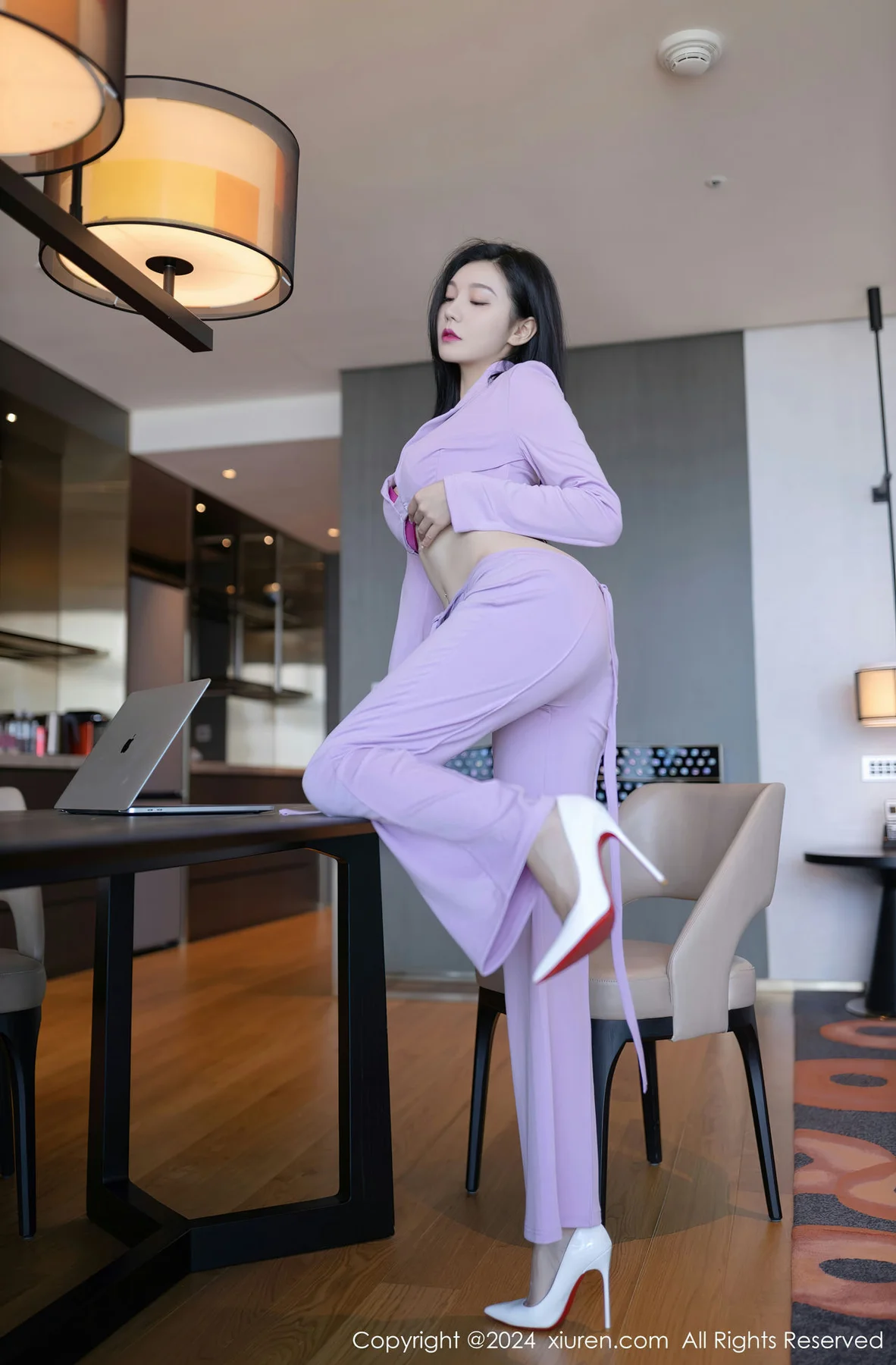 XiuRen 秀人 No.8006  安然anran 白色丝袜性感写真1 - 5