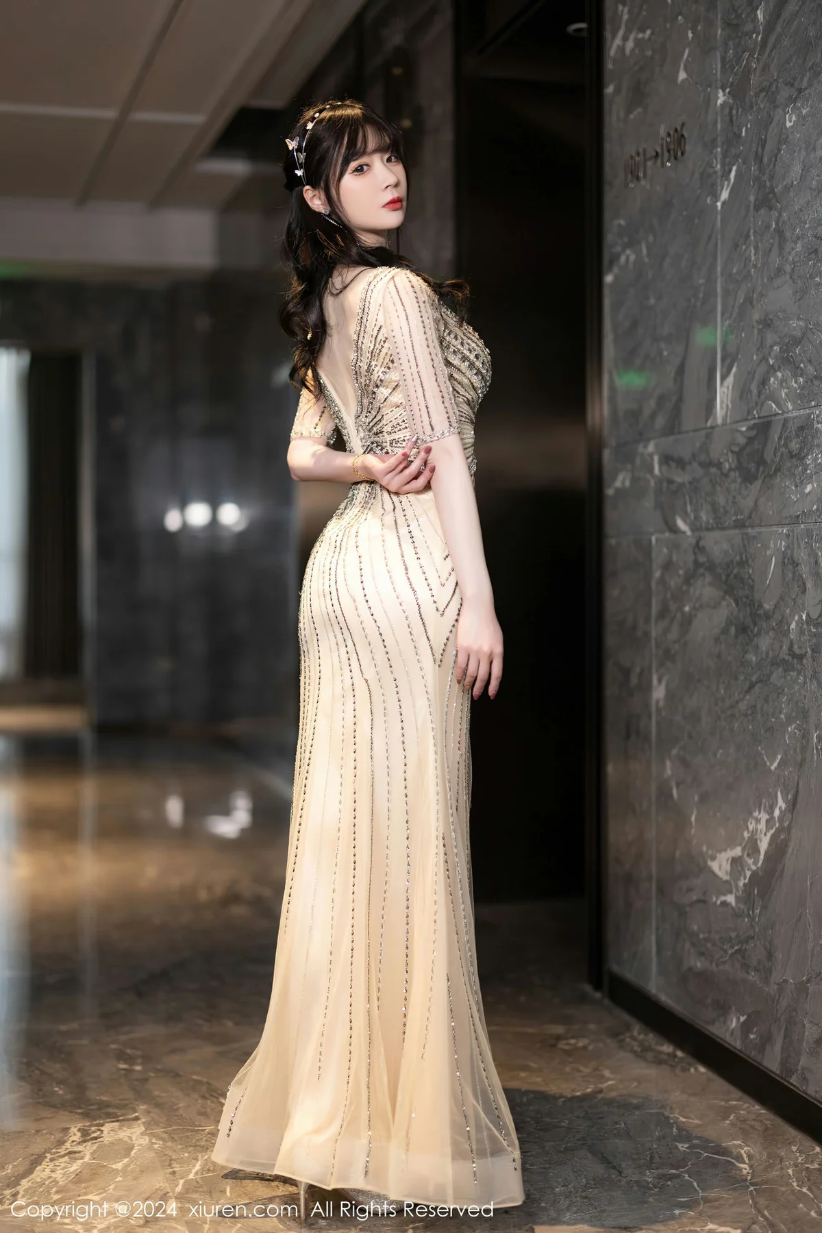 XiuRen 秀人 No.8014  梦心玥 金色长礼裙性感写真22 - 3