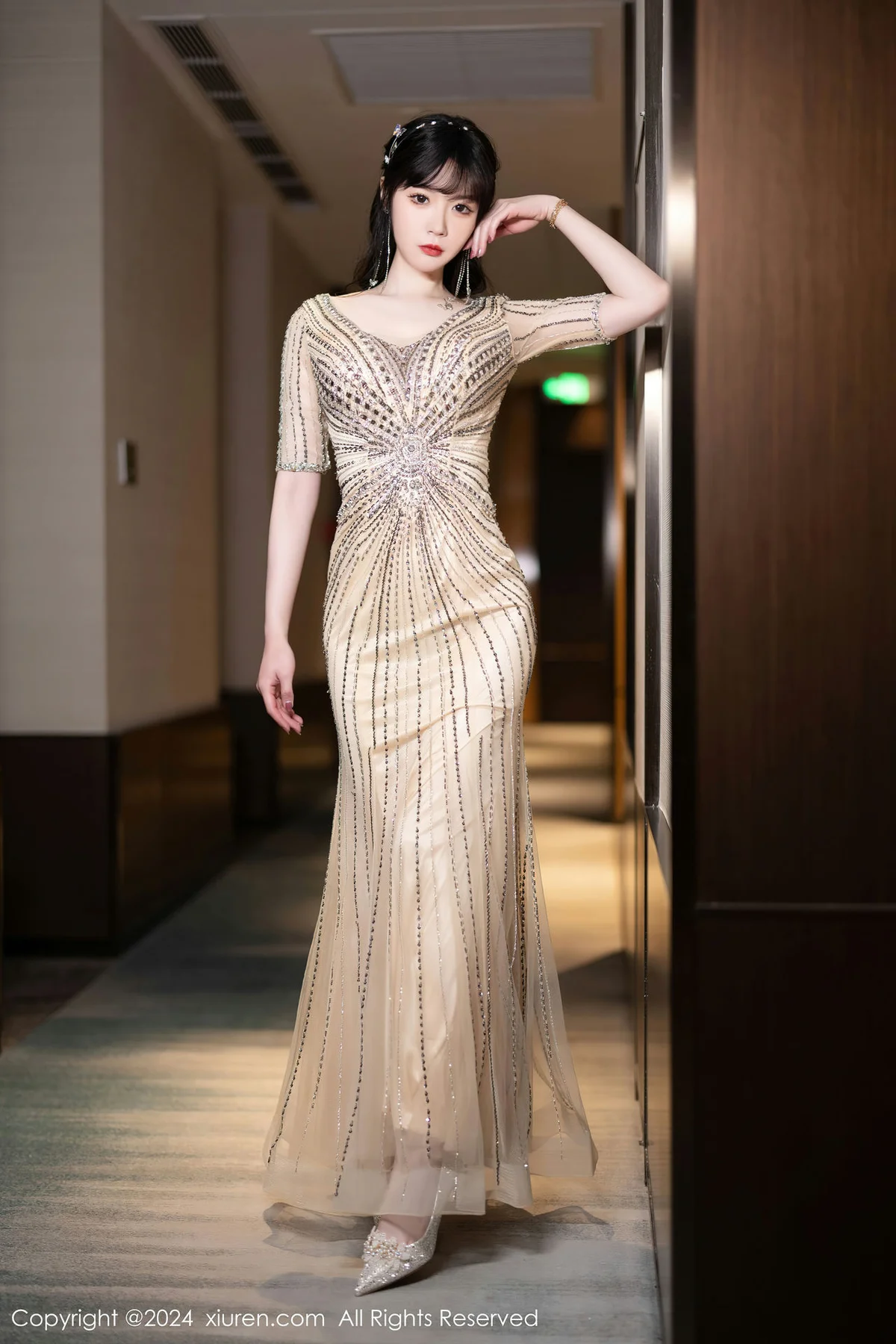 XiuRen 秀人 No.8014  梦心玥 金色长礼裙性感写真22 - 8