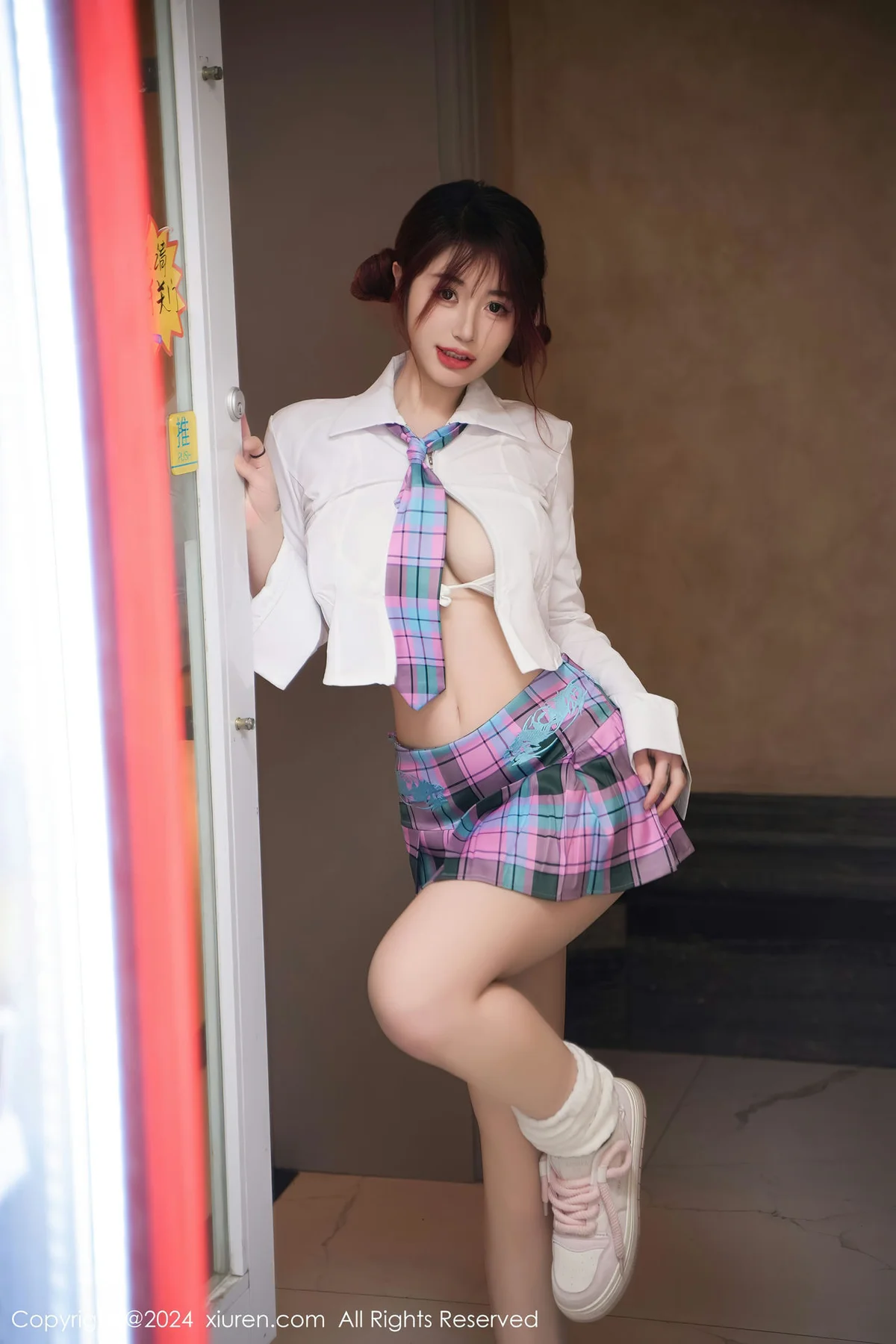 XiuRen 秀人 No.8015  美七 Mia 性感格子裙性感写真22 - 8