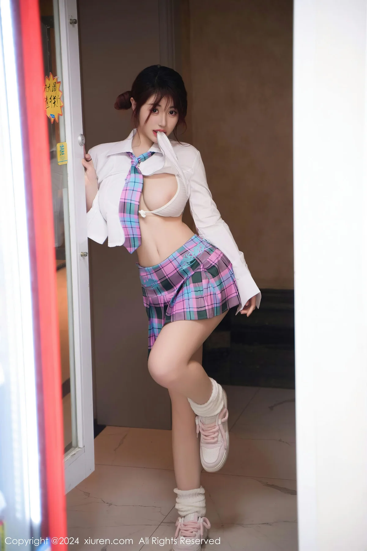 XiuRen 秀人 No.8015  美七 Mia 性感格子裙性感写真22 - 9