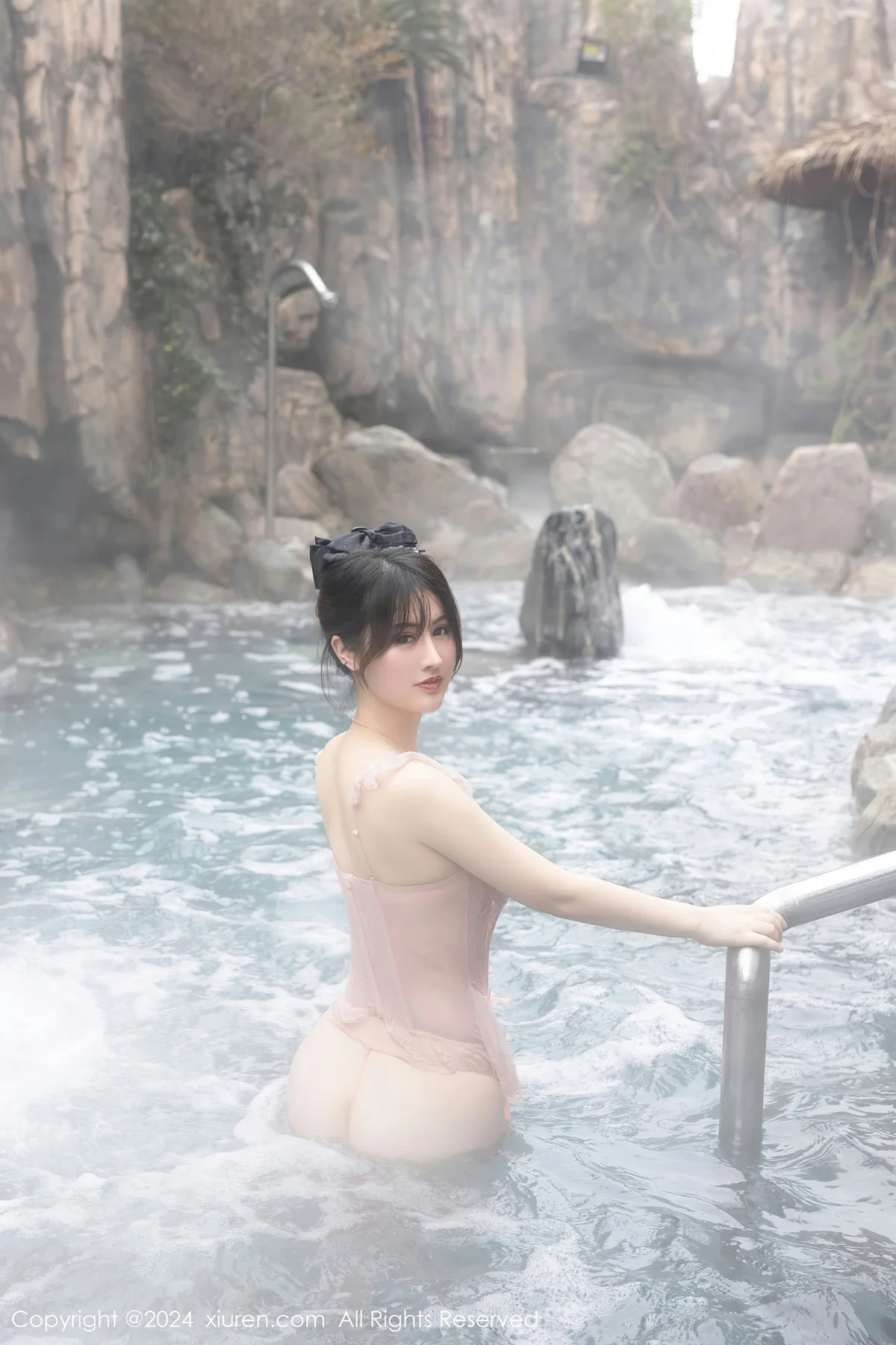 XiuRen 秀人 No.8039  诗诗kiki 粉色情趣吊灯短裙性感写真 - 1