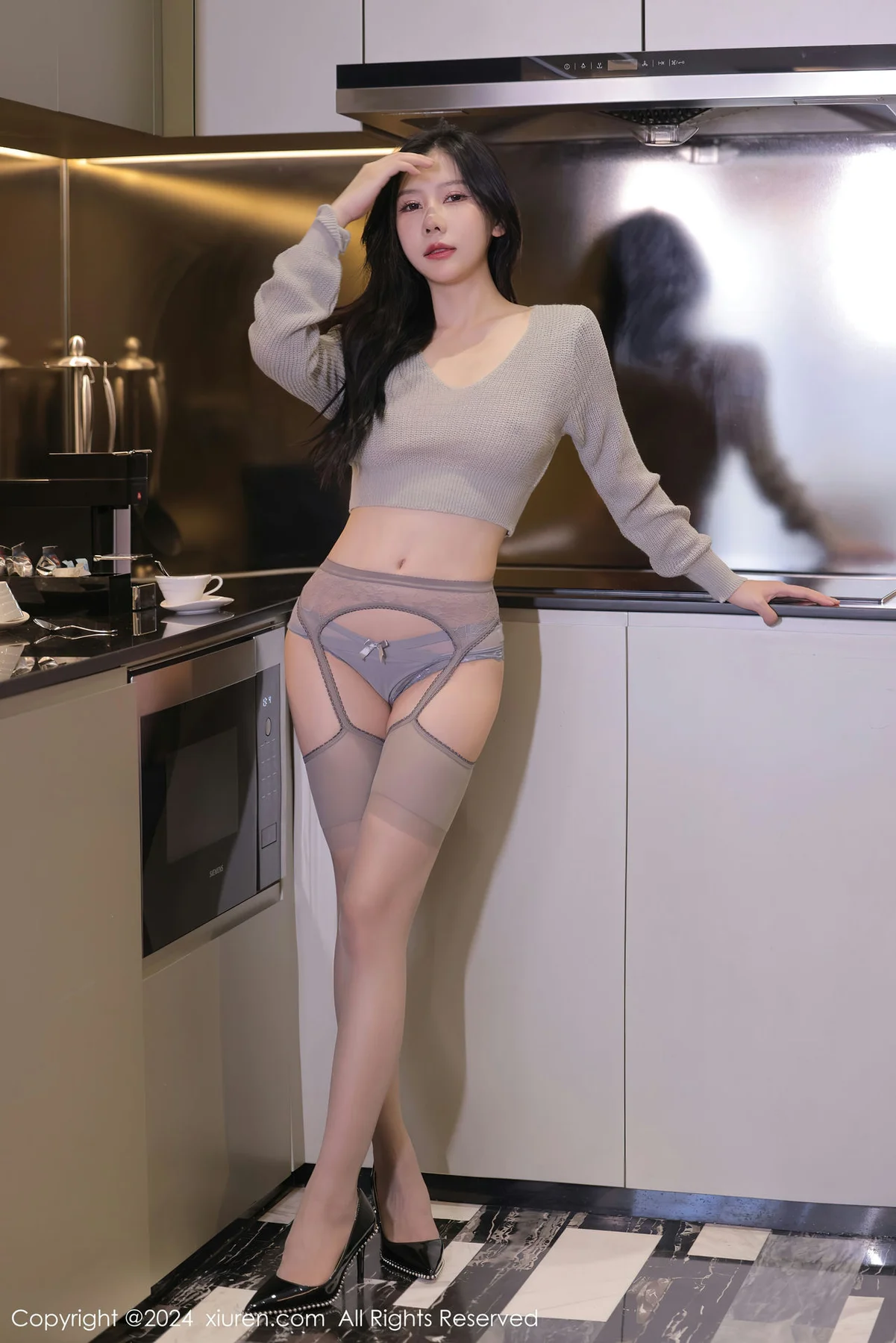 XiuRen 秀人 No.8041  尹甜甜 性感灰丝性感写真 - 10