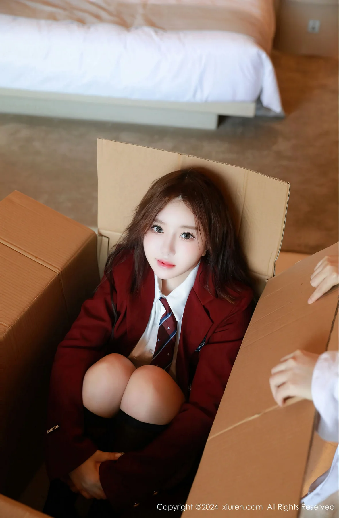 XiuRen 秀人 No.8044  小薯条nienie 红色制服打牌性感性感写真11 - 3