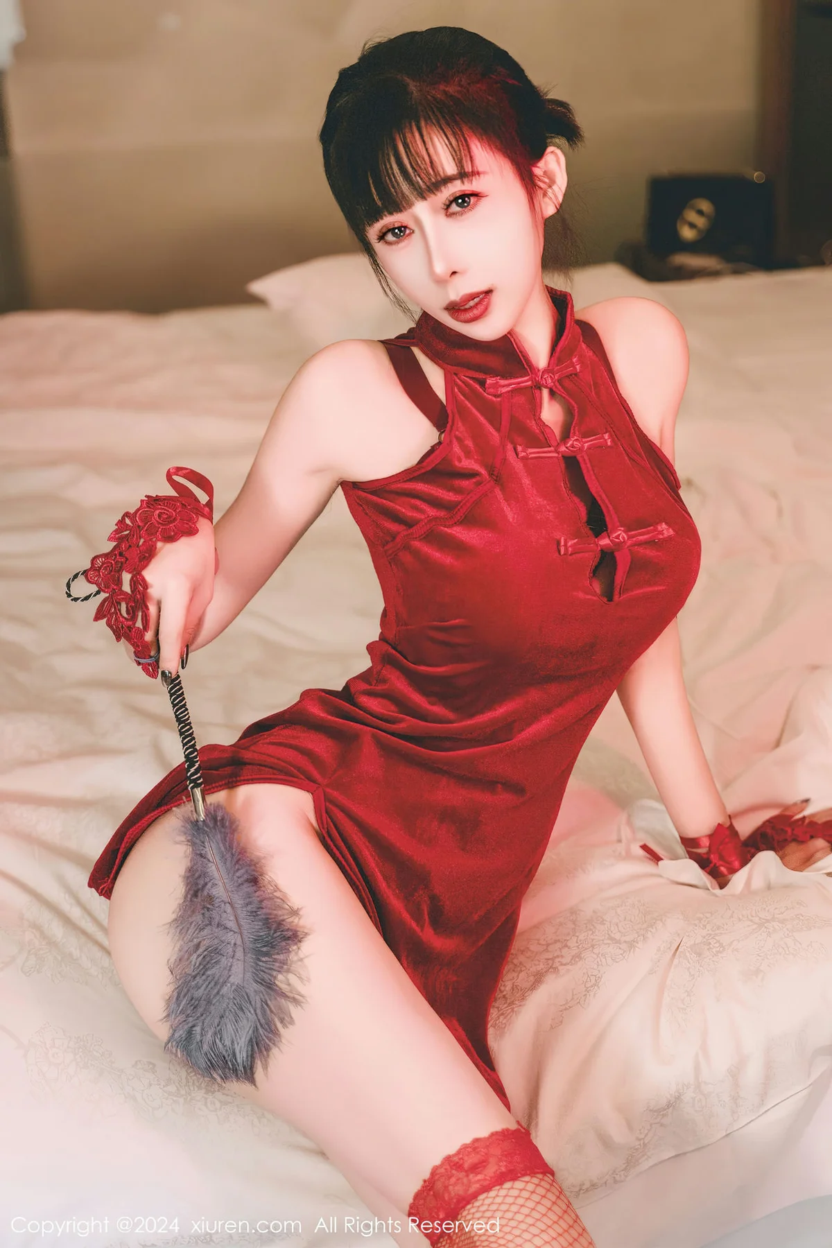 XiuRen 秀人 No.8047  宝宝甜 首套写真酒后微醺3 - 1