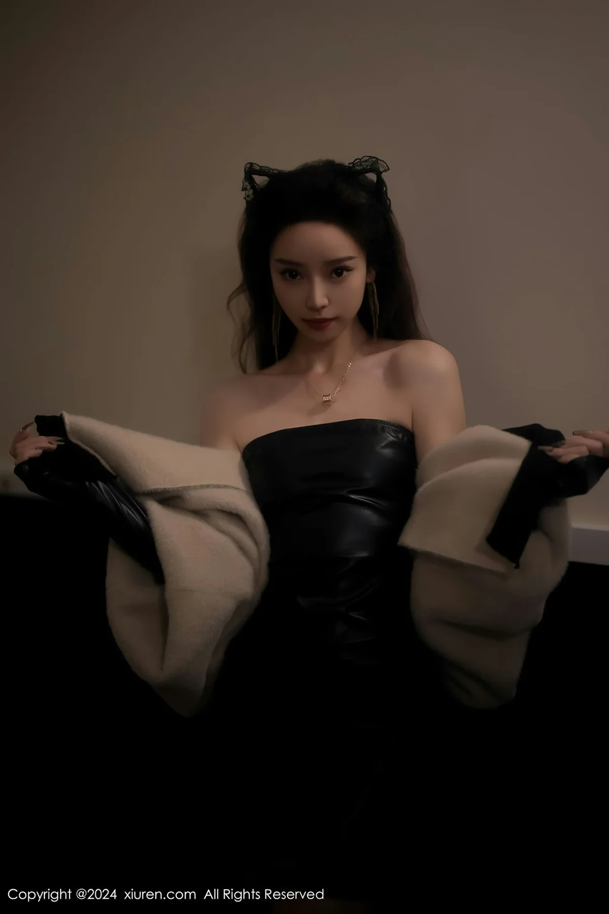 XiuRen 秀人 No.8049  苏曼兮 黑色露肩皮衣性感写真1 - 9