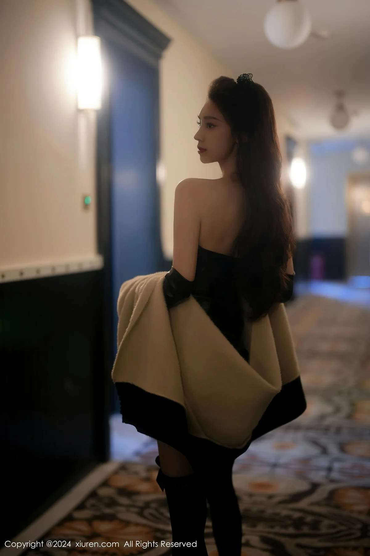 XiuRen 秀人 No.8049  苏曼兮 黑色露肩皮衣性感写真1 - 4