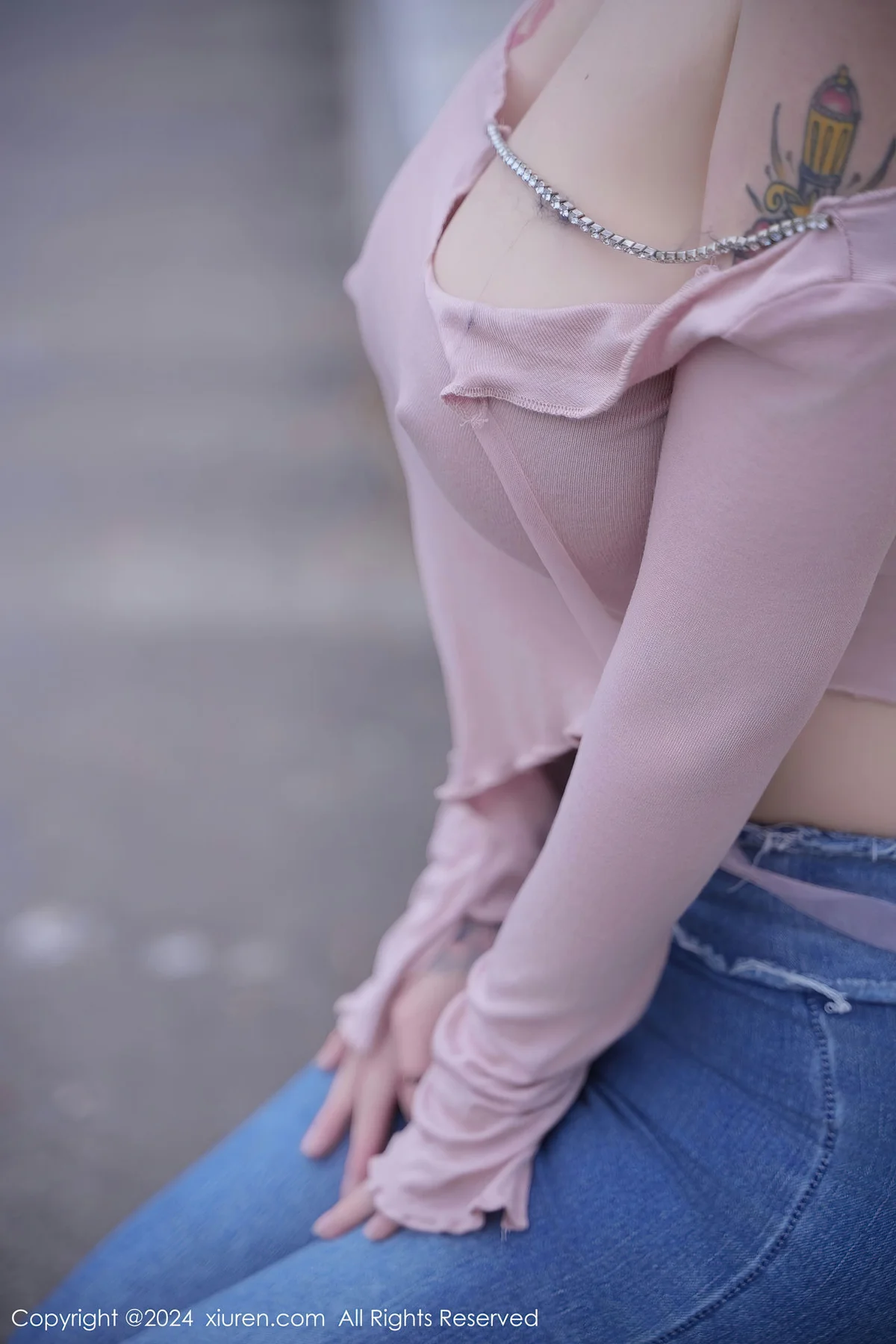 XiuRen 秀人 No.8076  美七Mia 蓝色牛仔裤性感写真1 - 4