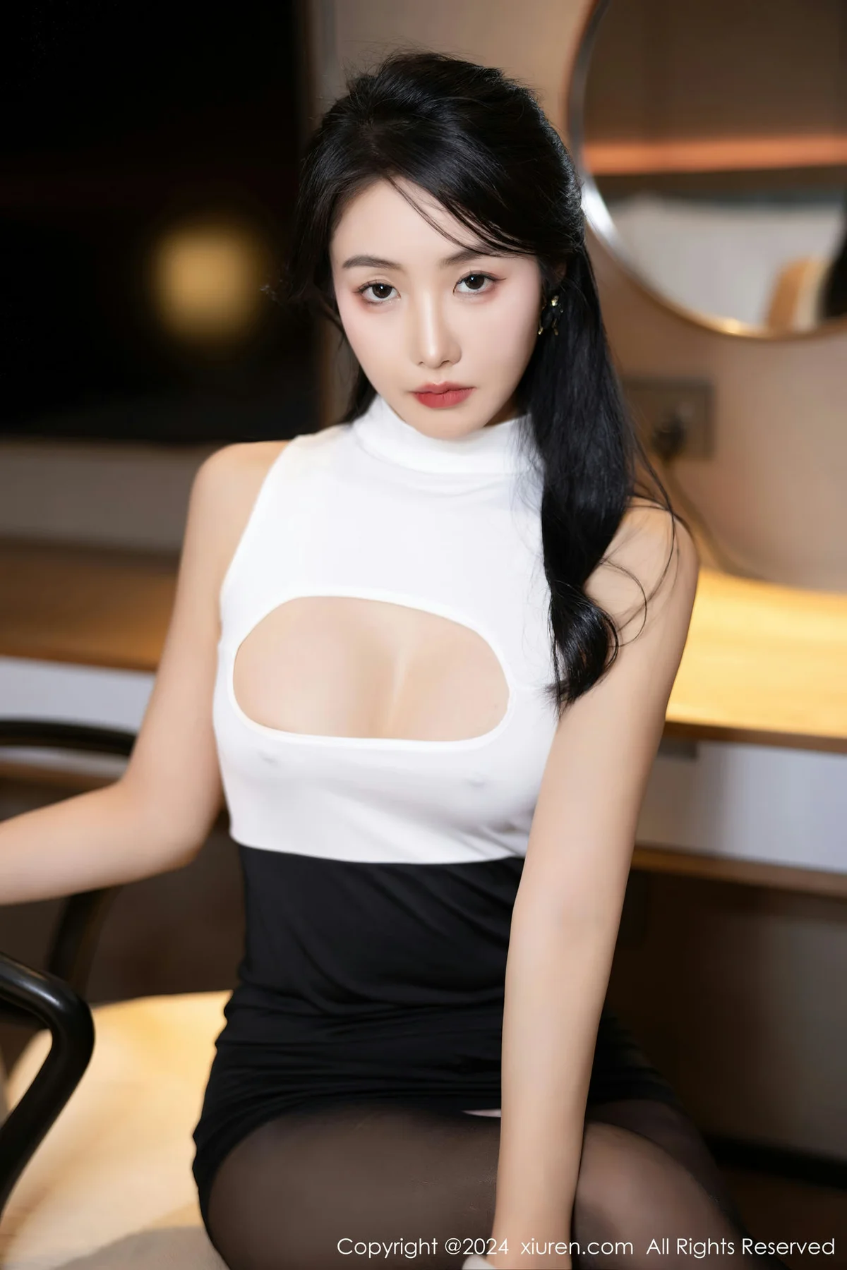 XiuRen 秀人 No.8107  苏苏阿 黑色短裙性感写真1 - 6