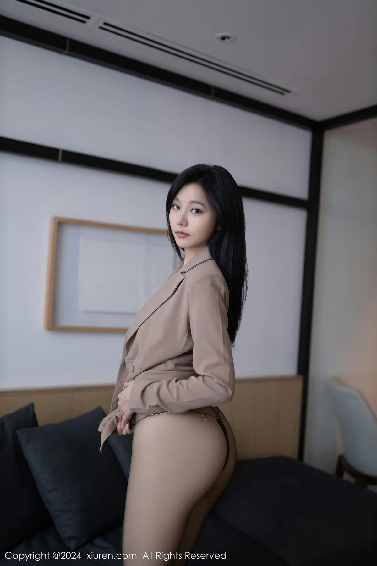 XiuRen 秀人 No.8115  安然anran 杏色风衣泰国旅拍1 - 9